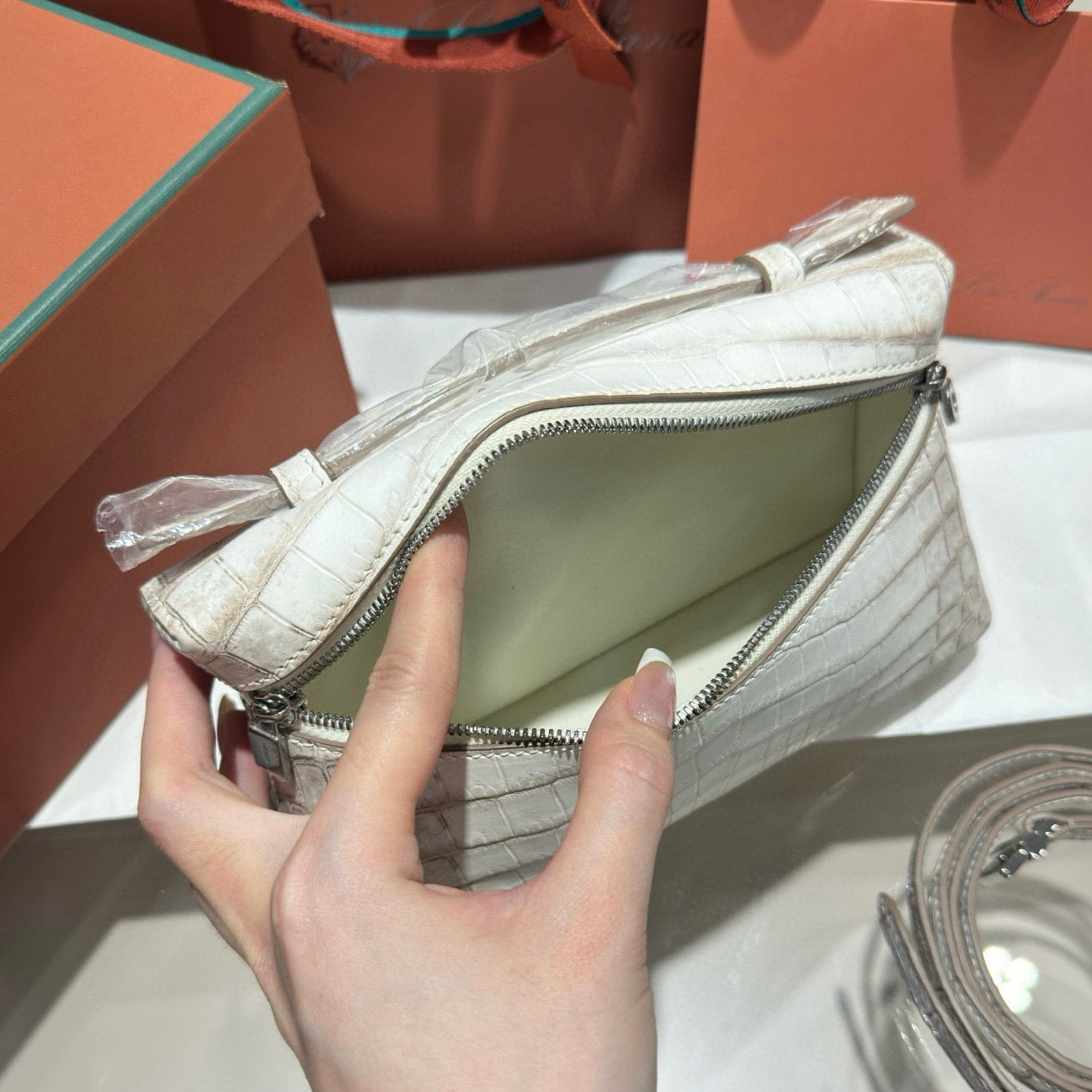 LP Extra Pocket L19 Handbag