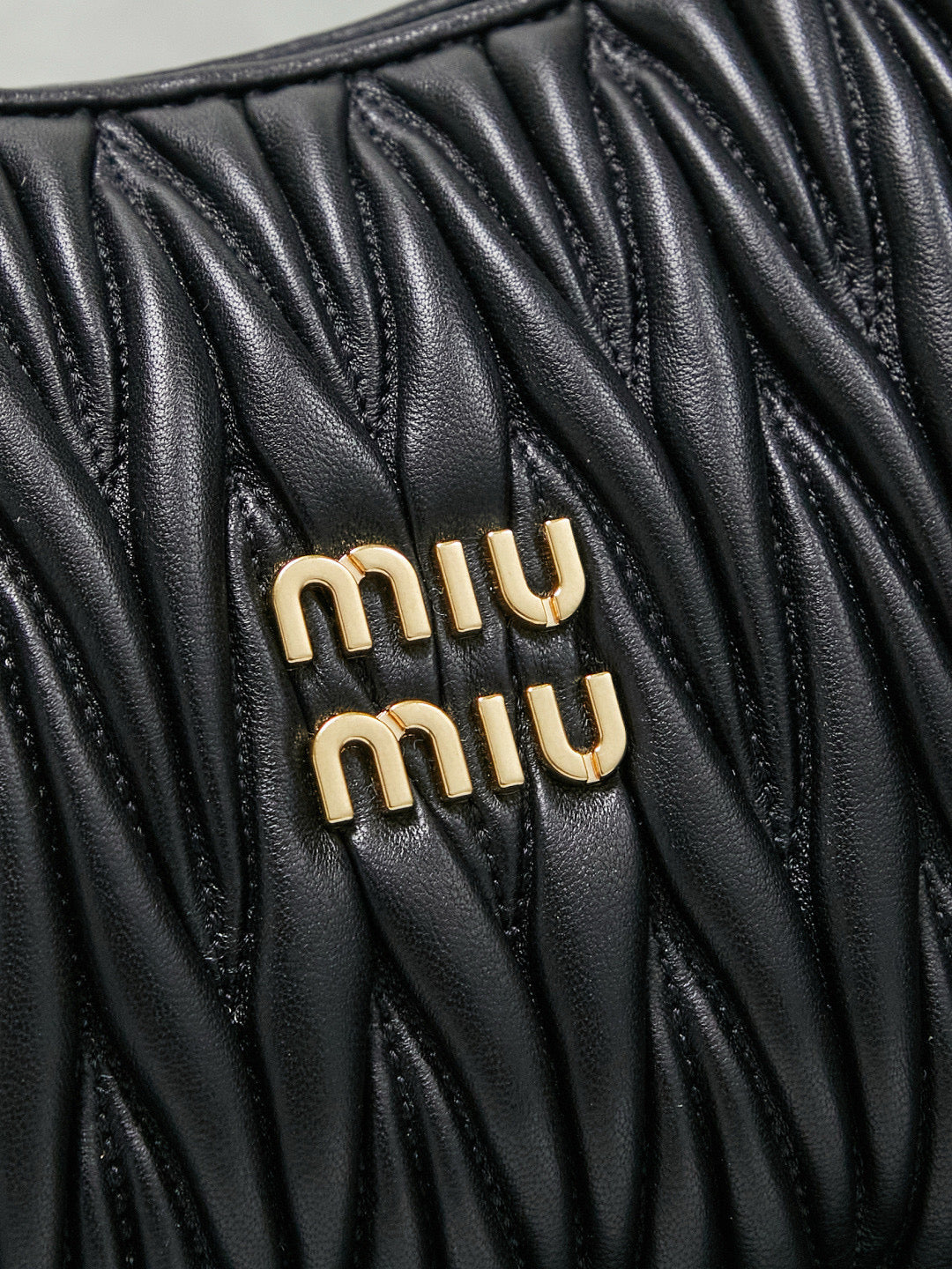 Miu Miu Wander Bag 29x24x10cm