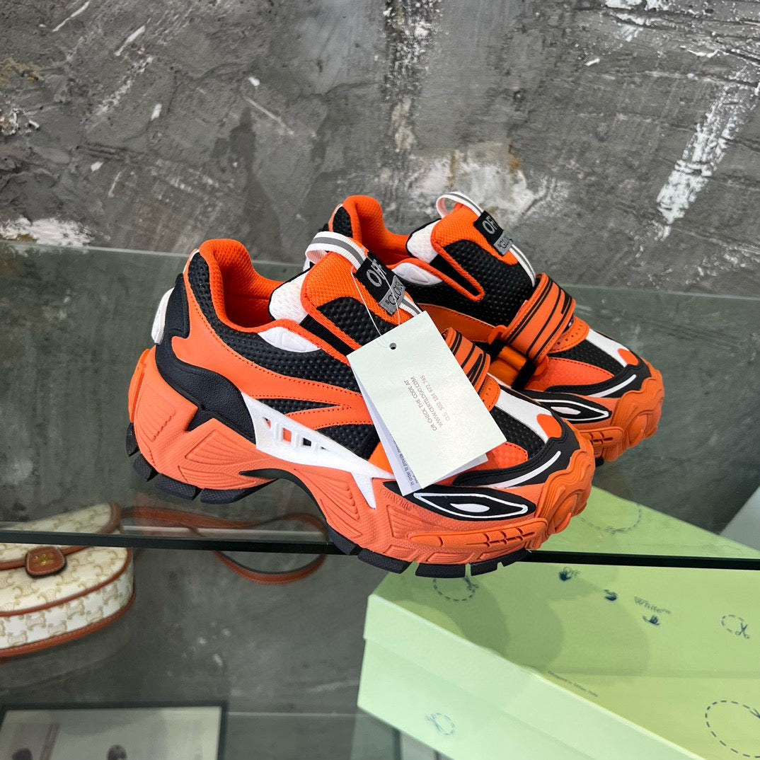 Off-White Sneaker