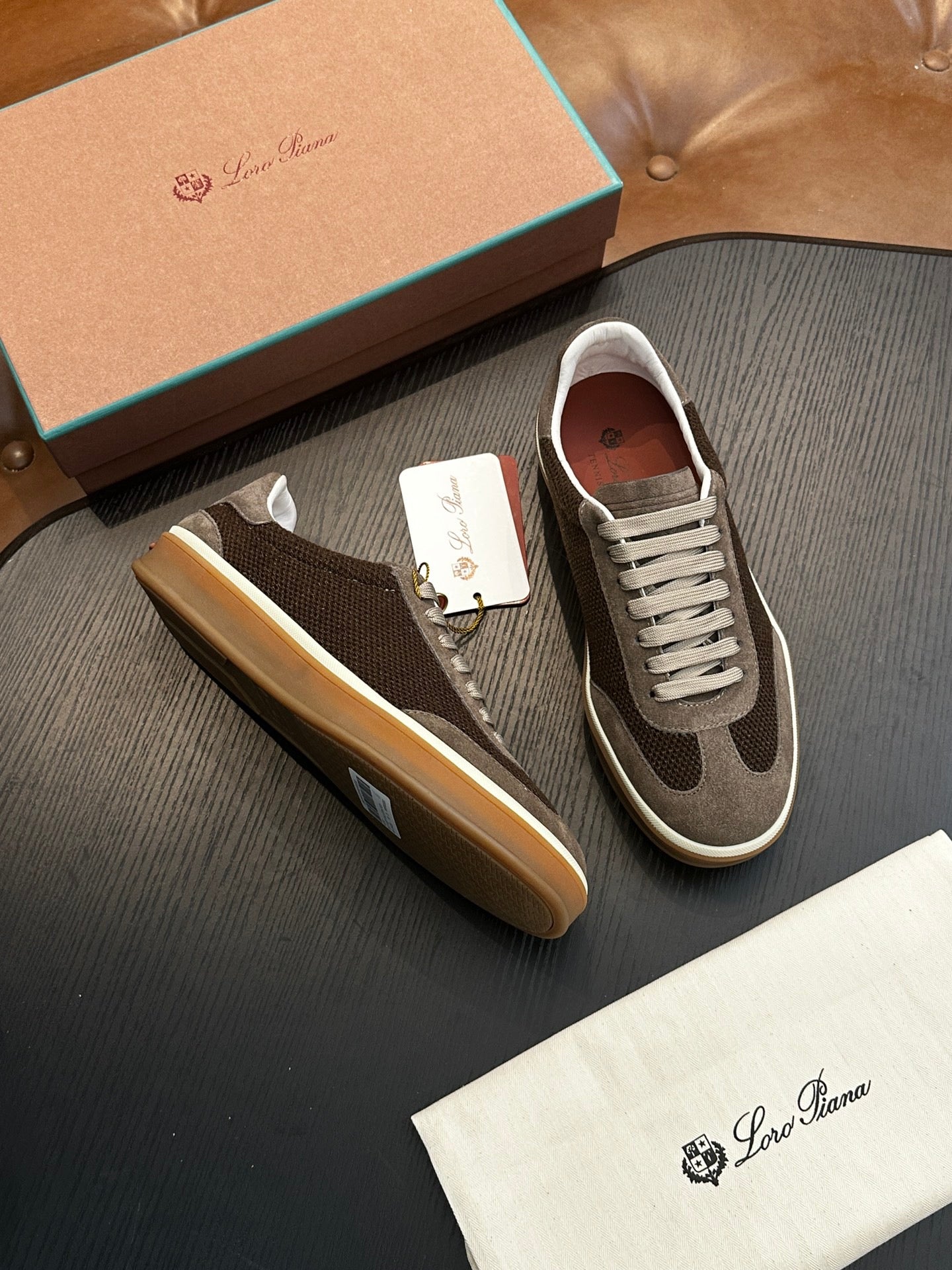 LP Sneakers