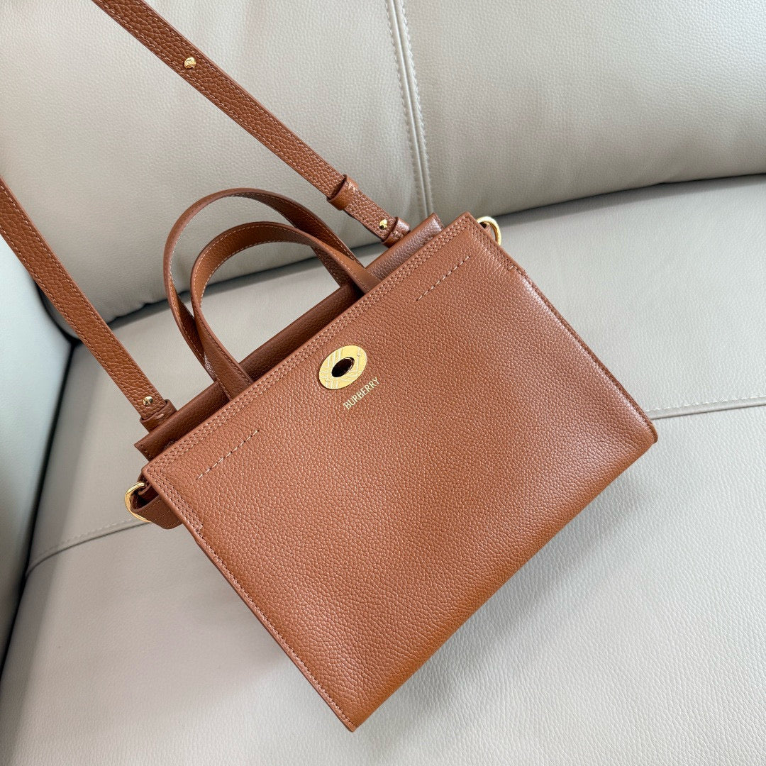 Burberry Cotswold Bag(24.5CM*13CM*19.5CM)