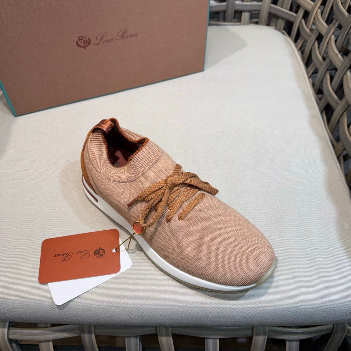 LP Sneakers