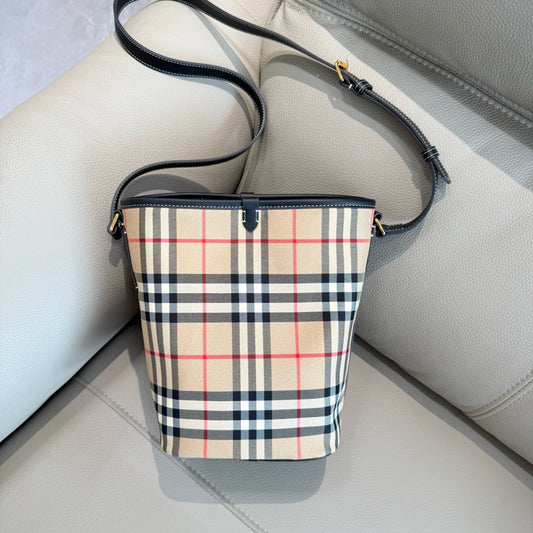 Burberry Bucket Bag(16CM*15CM*23CM)