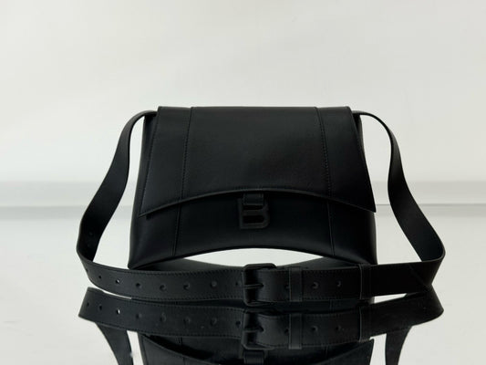 BLCG Hourglass Black Leather Downtown Shoulder Bag
(25.4x16x8.4cm)