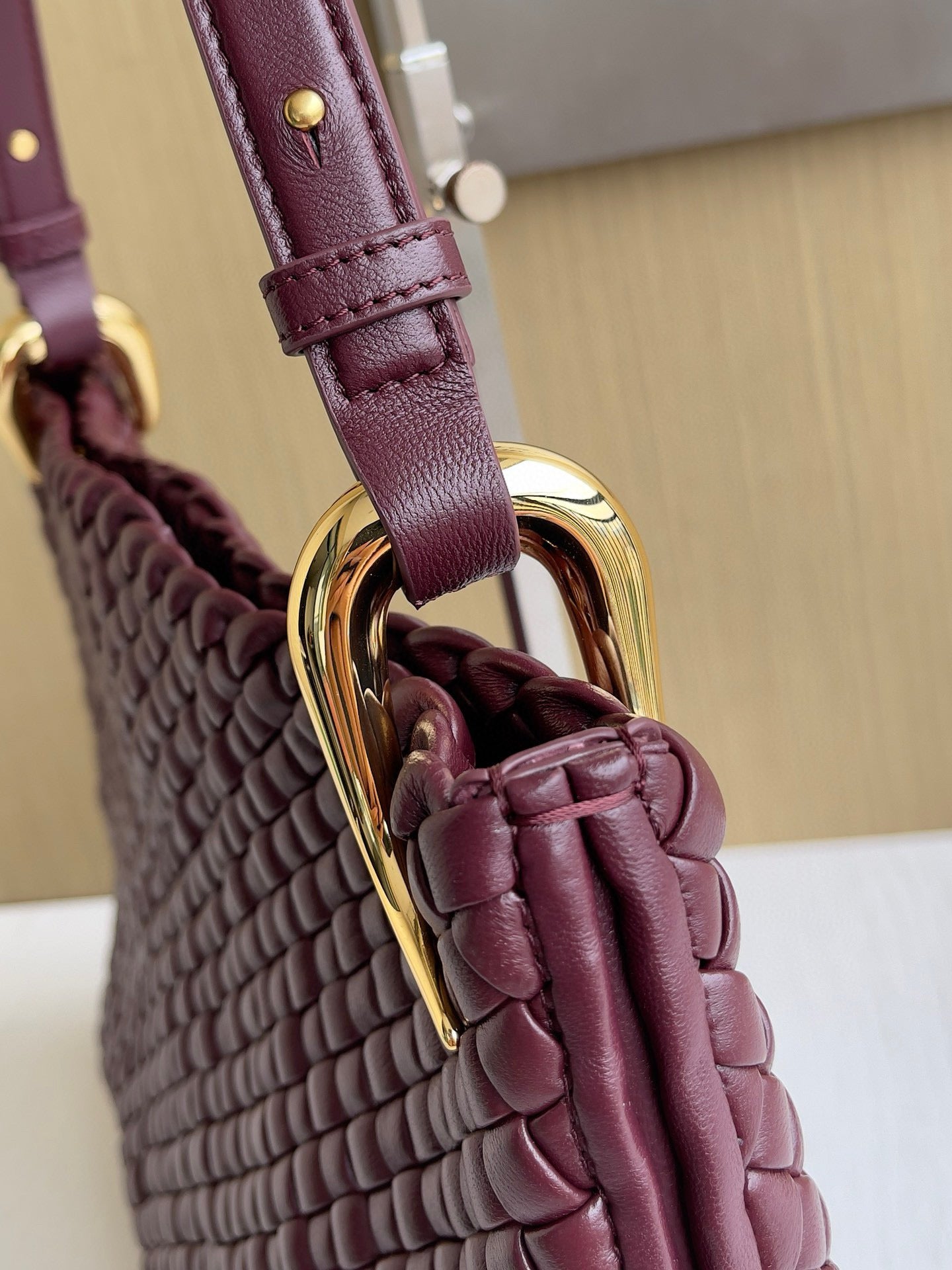BV Clicker Shoulder Bag