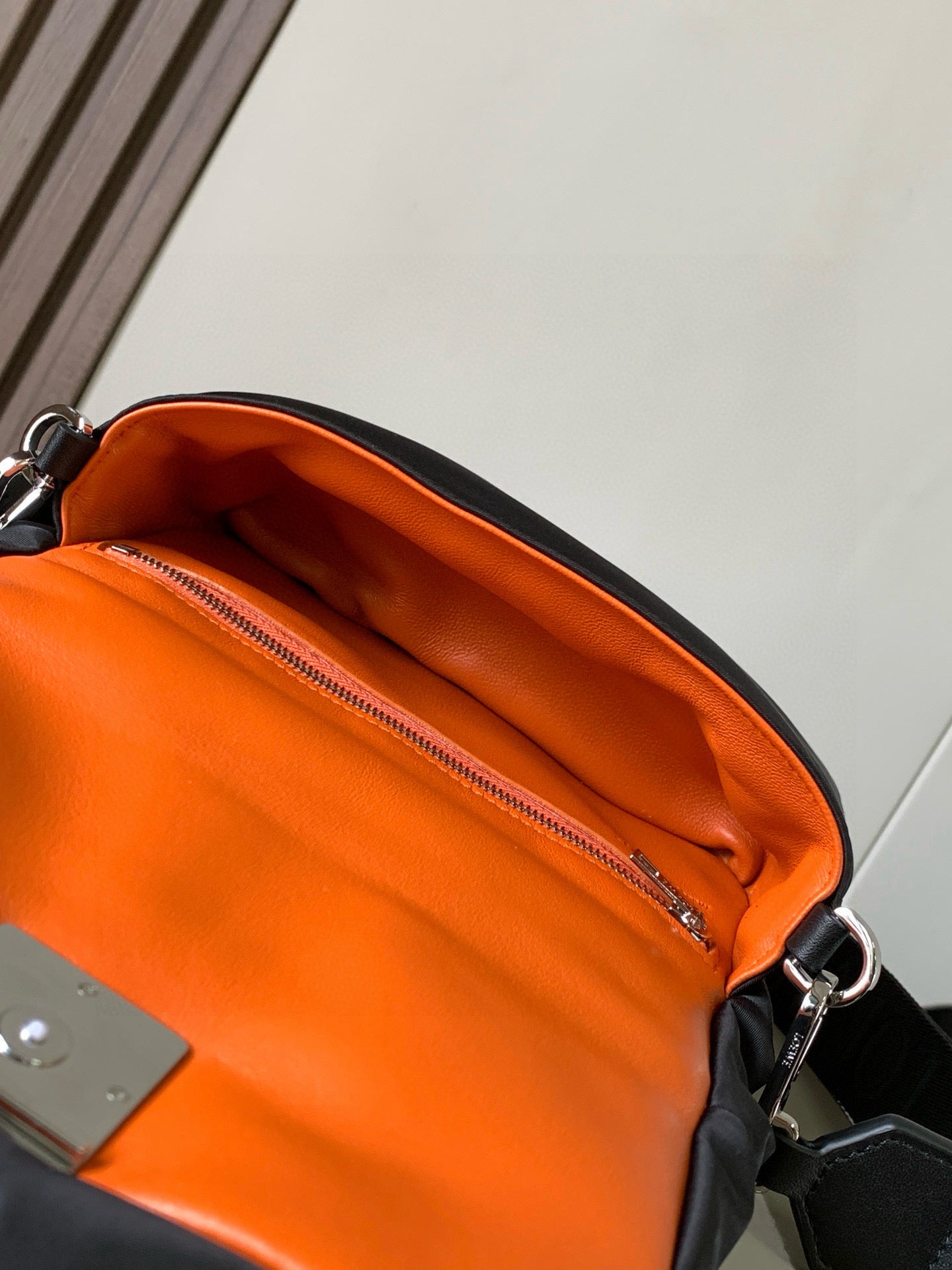 Loewe Messenger Bag 20x13x6CM