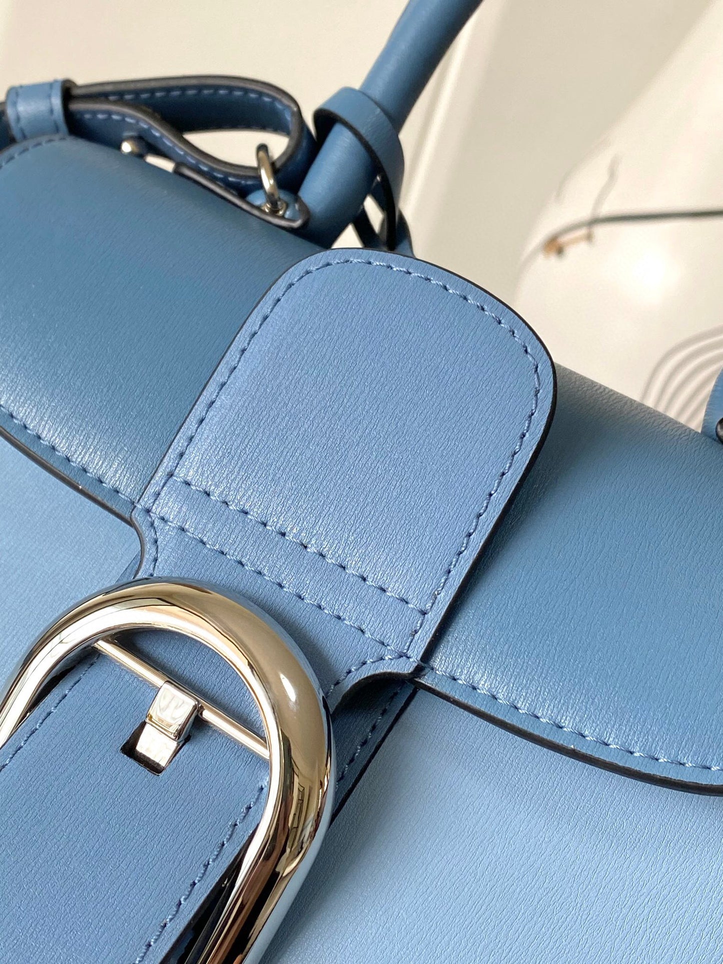 Delvaux Sling Bag (20＊10＊16 cm)