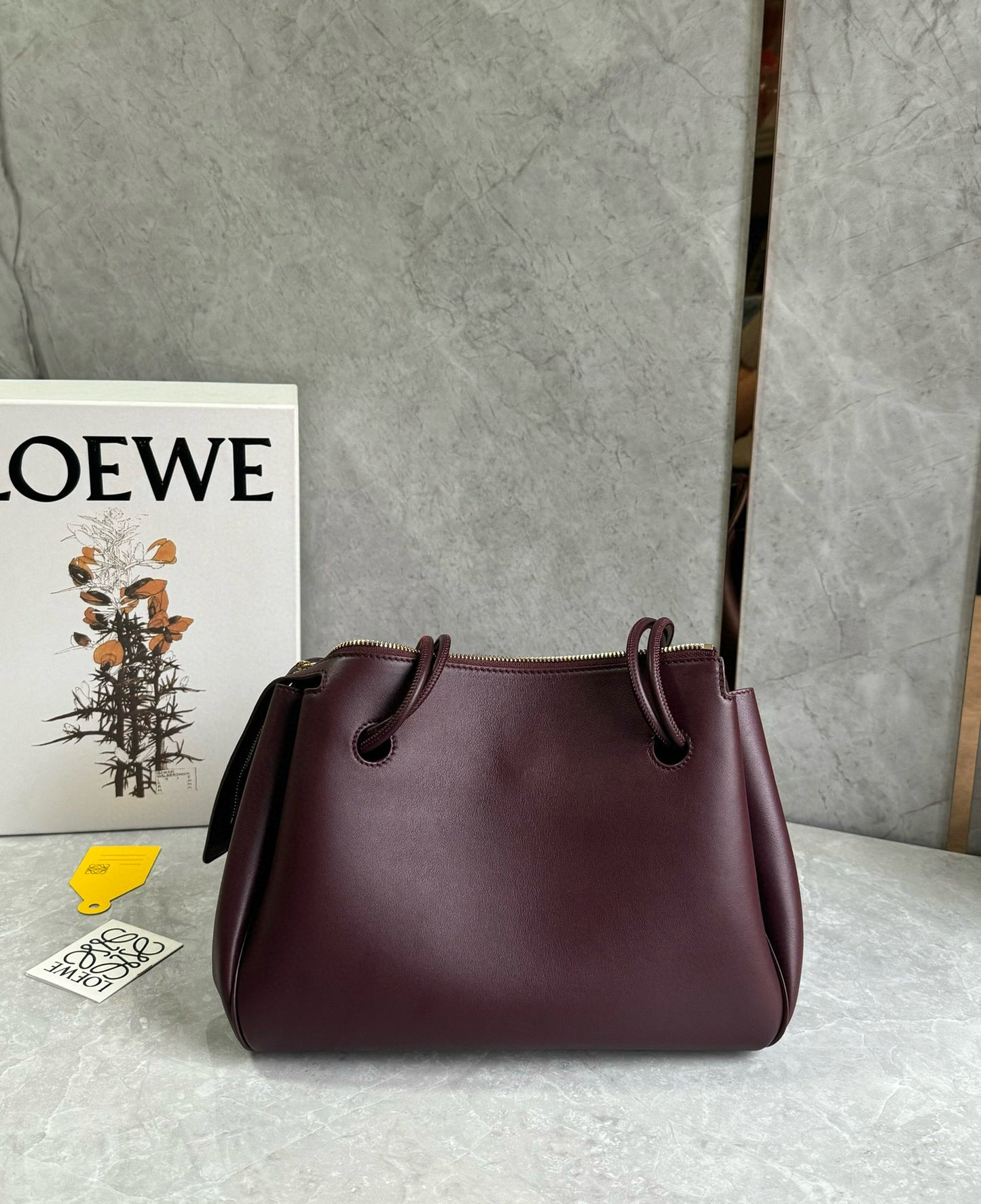 Loewe Madrid Handle Bag(28.5x11x23cm)