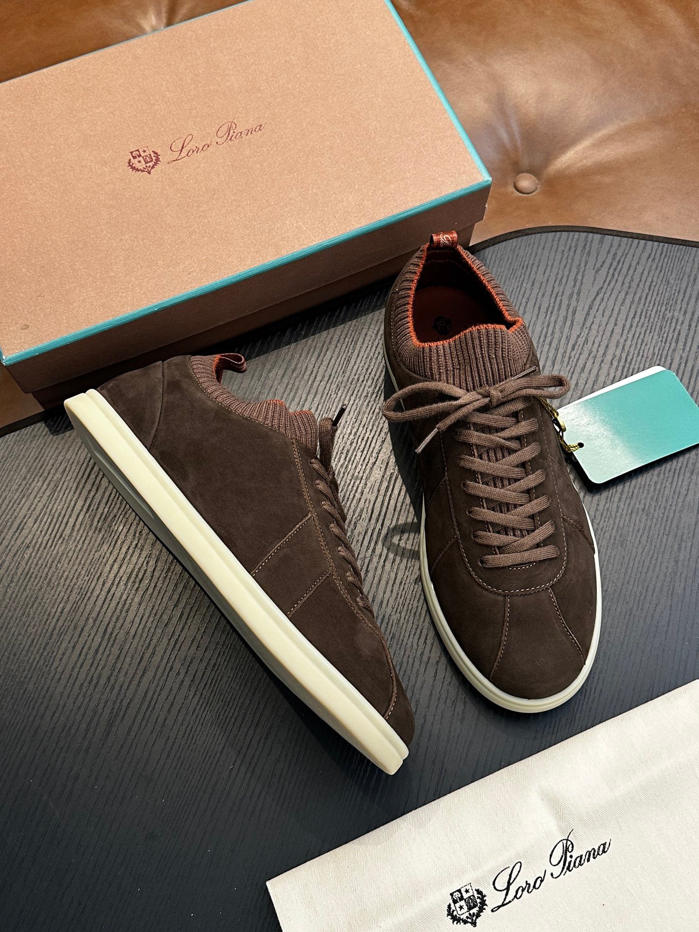 LP Sneakers