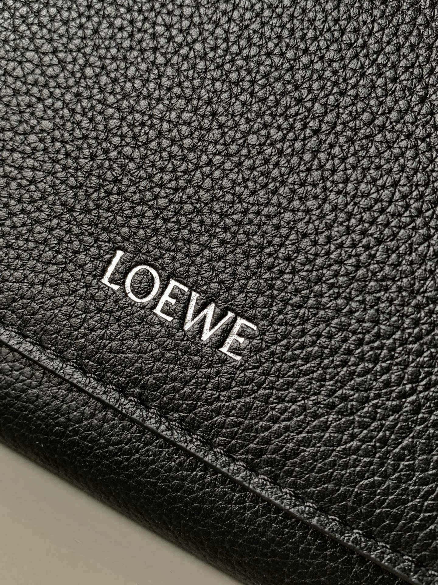Loewe Messenger Bag 23x18x9CM