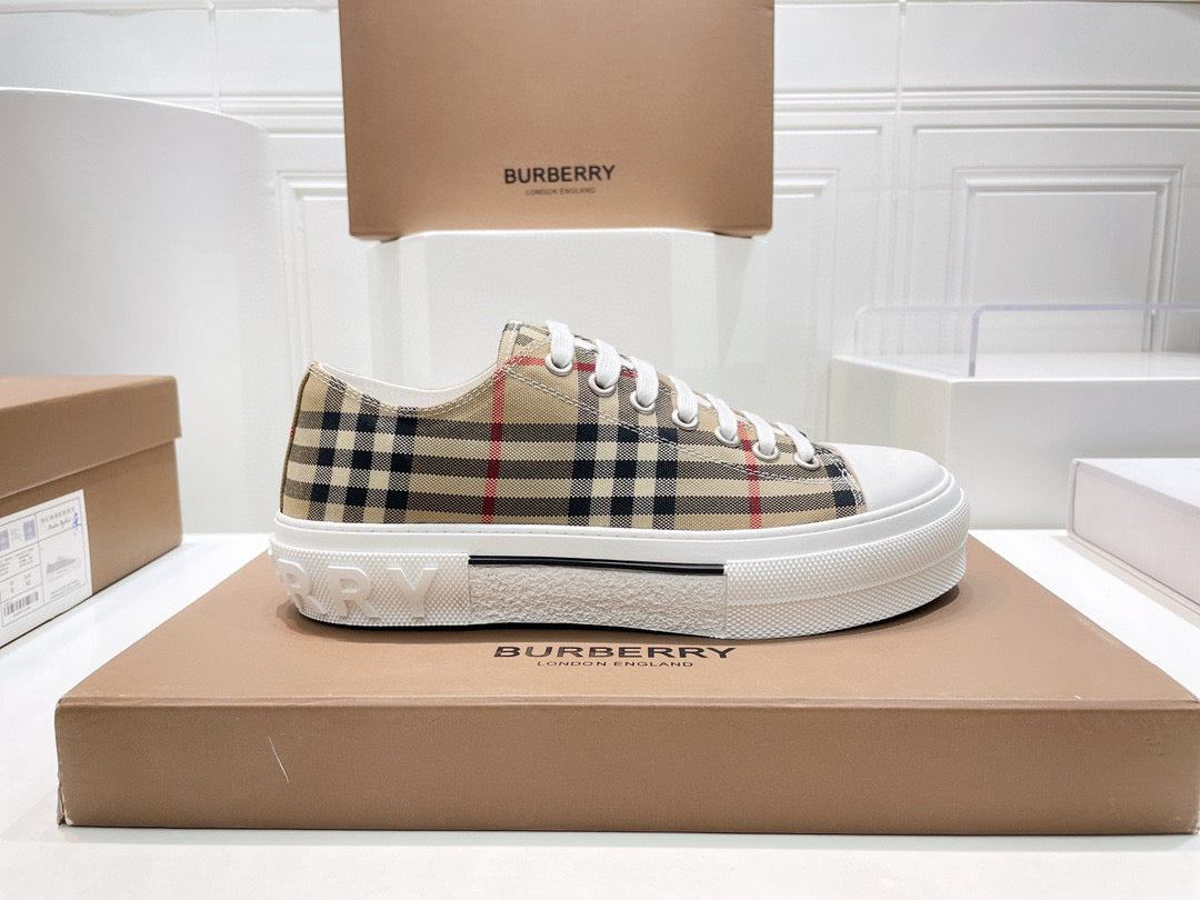 Burberry Sneakers