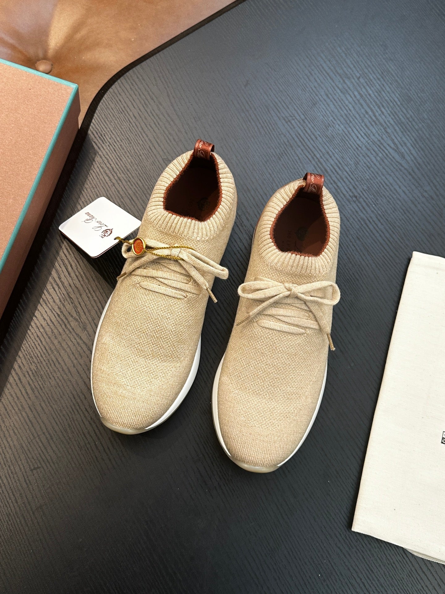 LP Sneakers