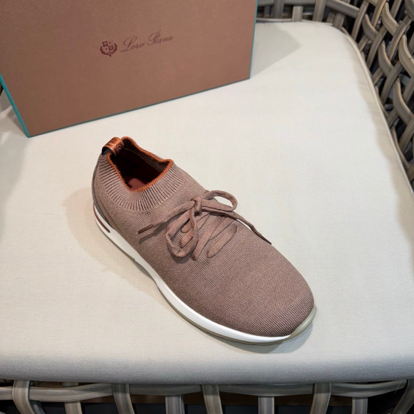 LP Sneakers