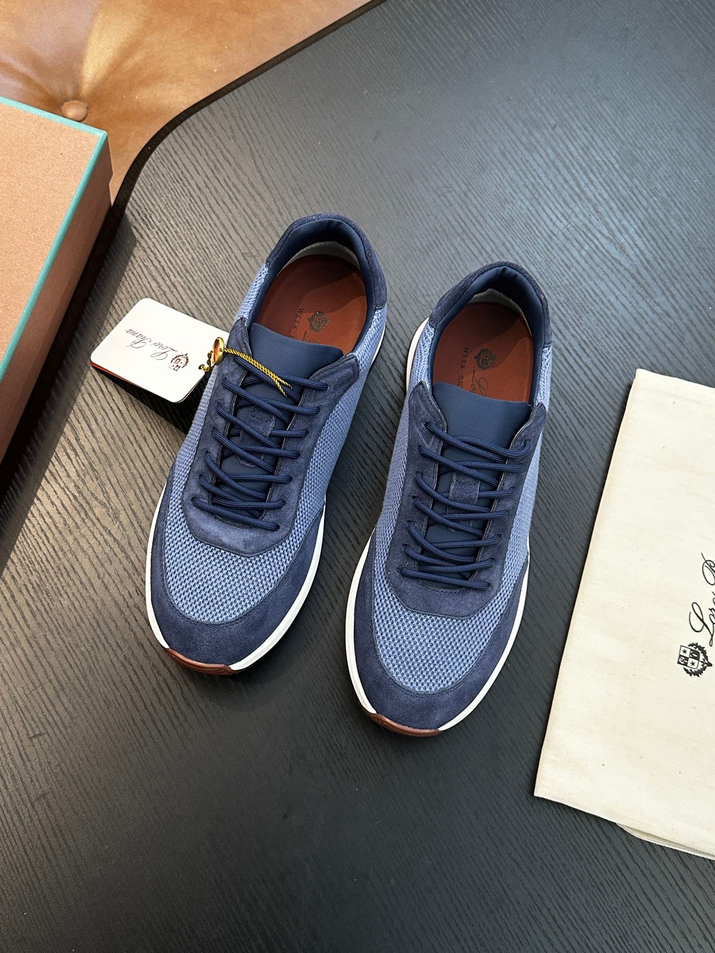 LP Sneakers