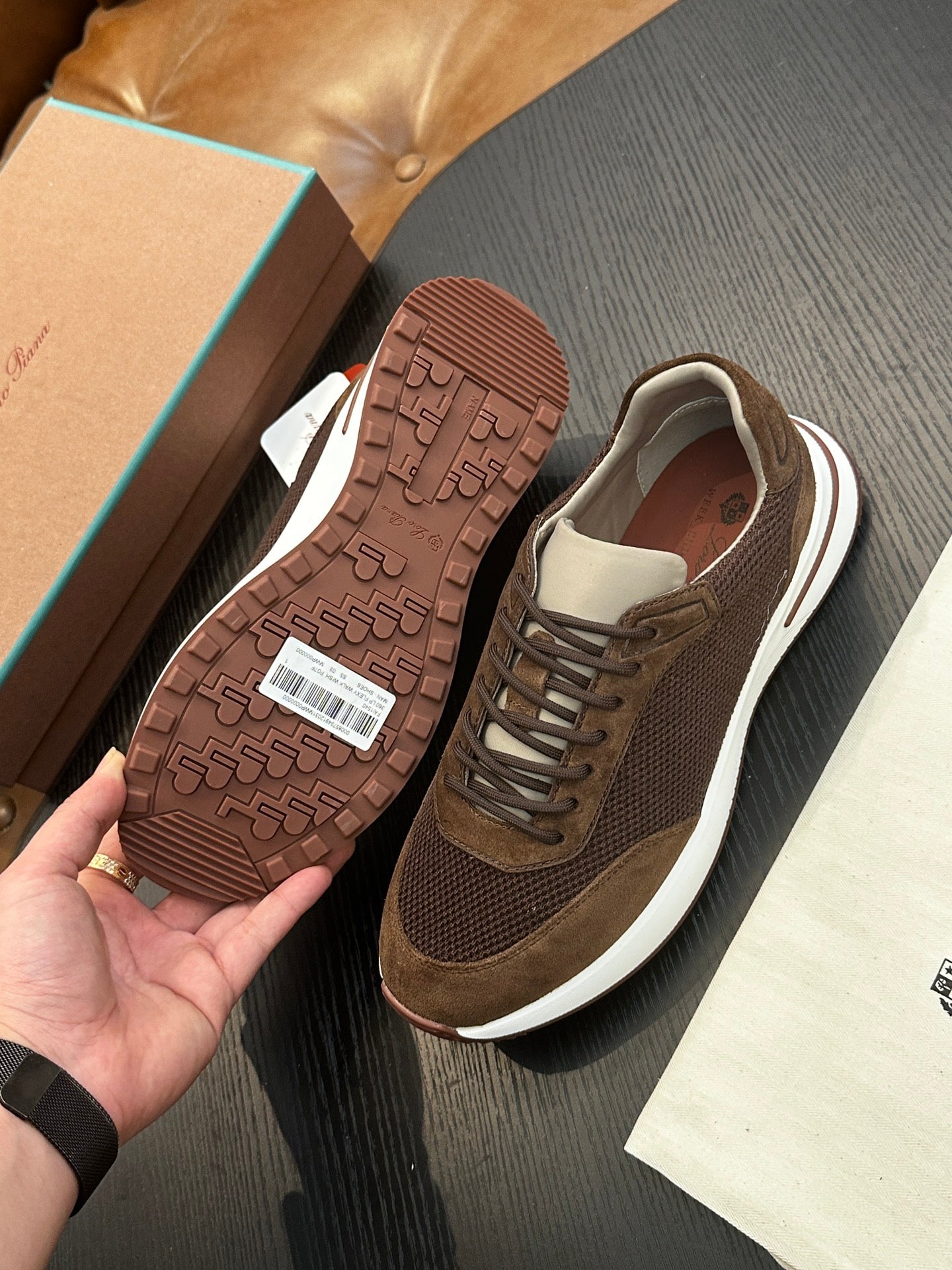 LP Sneakers