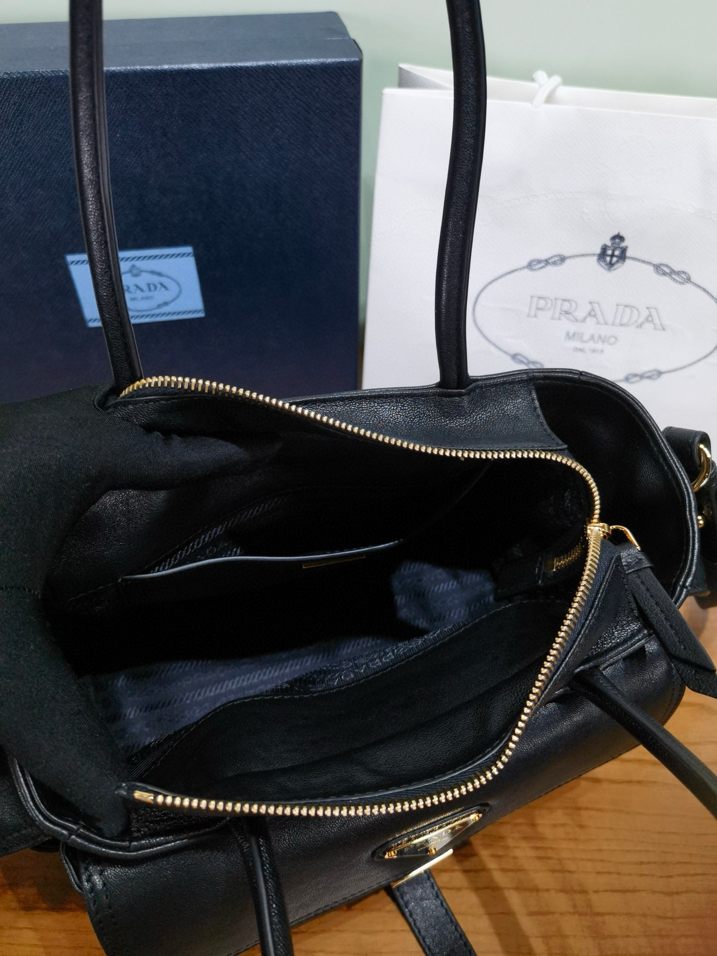 Prada Handbag 24x13x7.5cm
