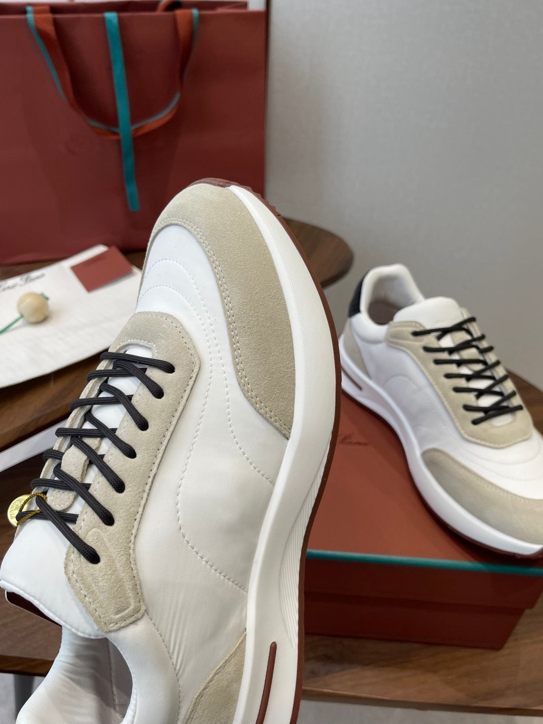 LP Sneakers