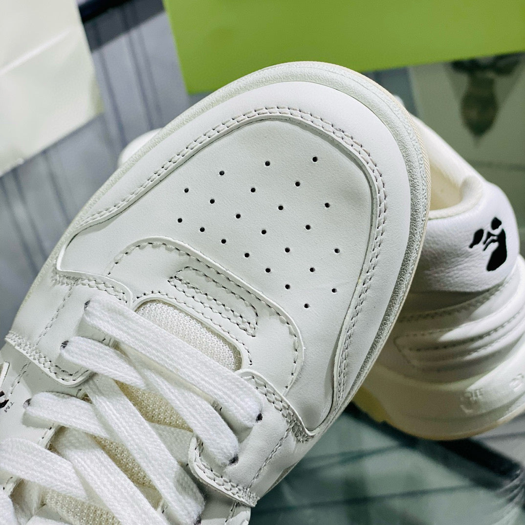 Off-White Sneaker