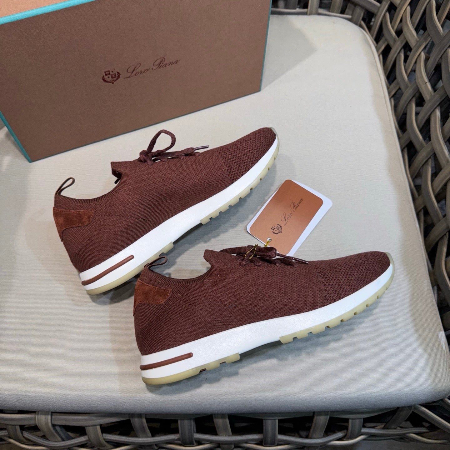 LP Sneakers
