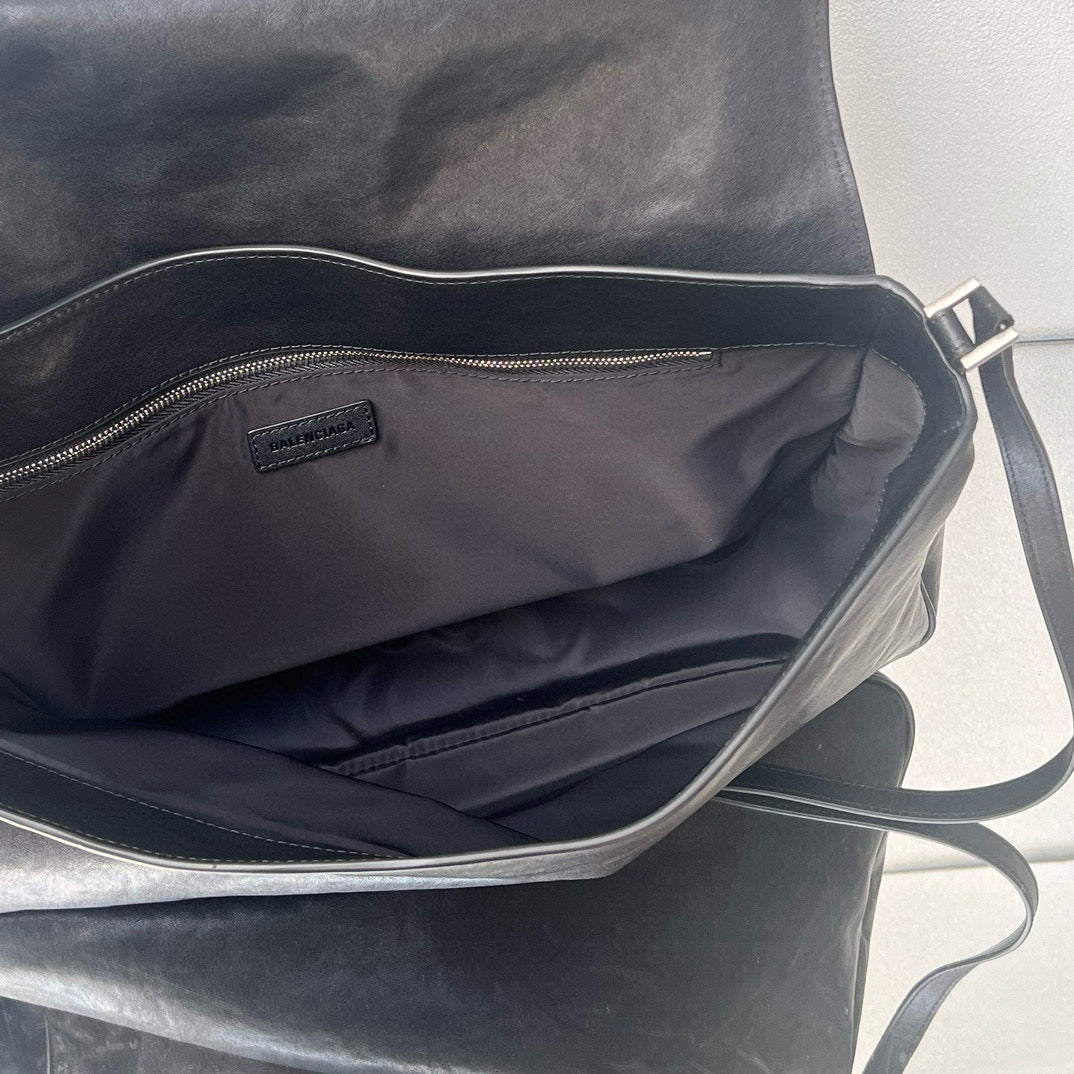 BLCG Grungy Messenger Bag