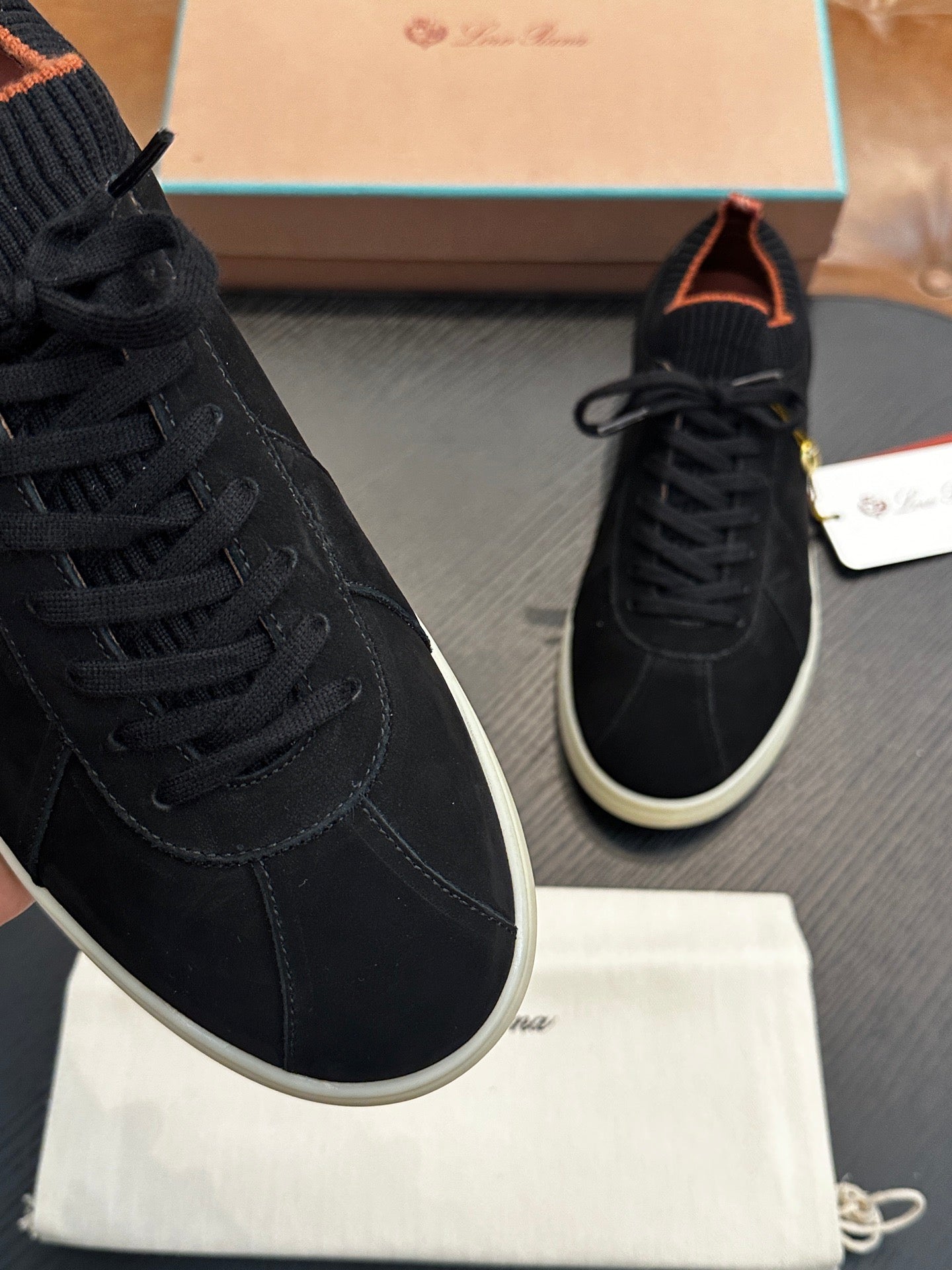 LP Sneakers