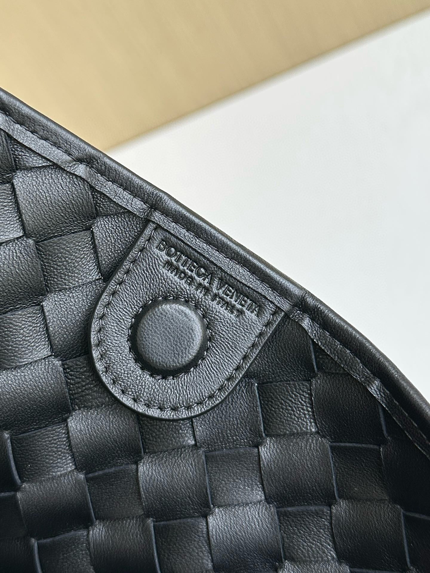 BV Baby Sardine Shoulder Bag
 39x31x12cm