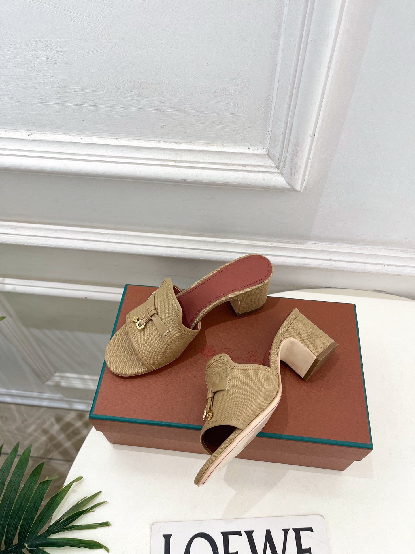 LP Sandals