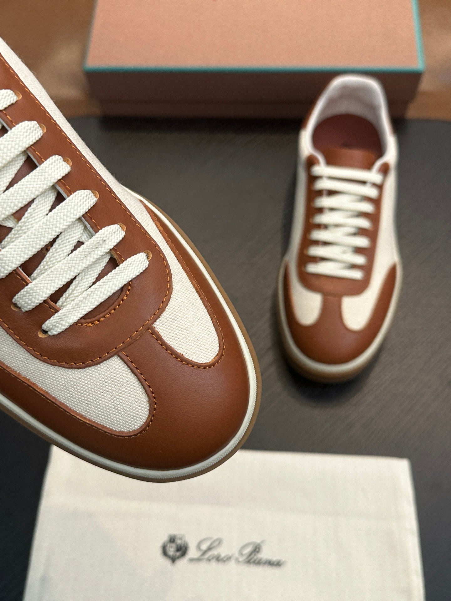 LP Sneakers