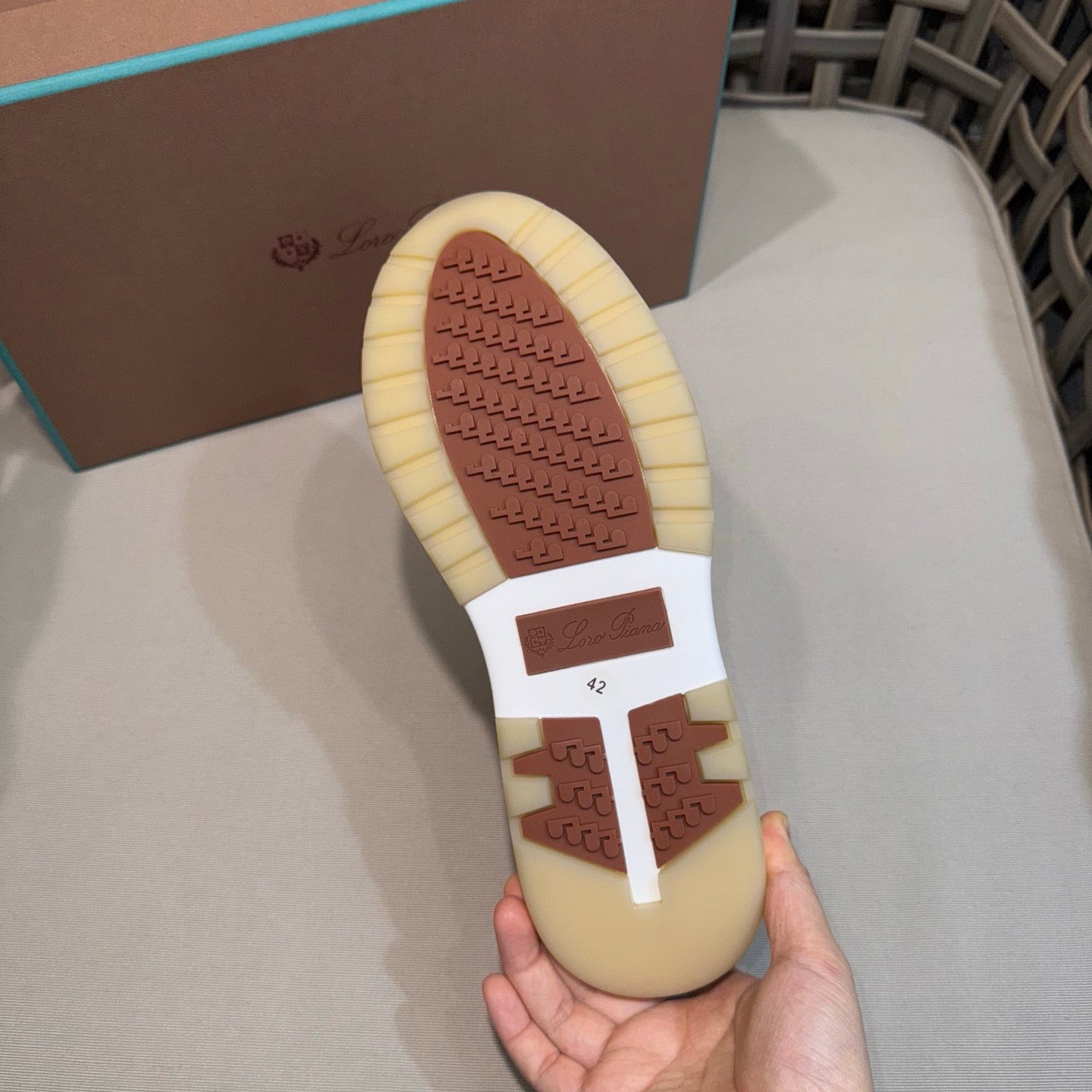 LP Sneakers