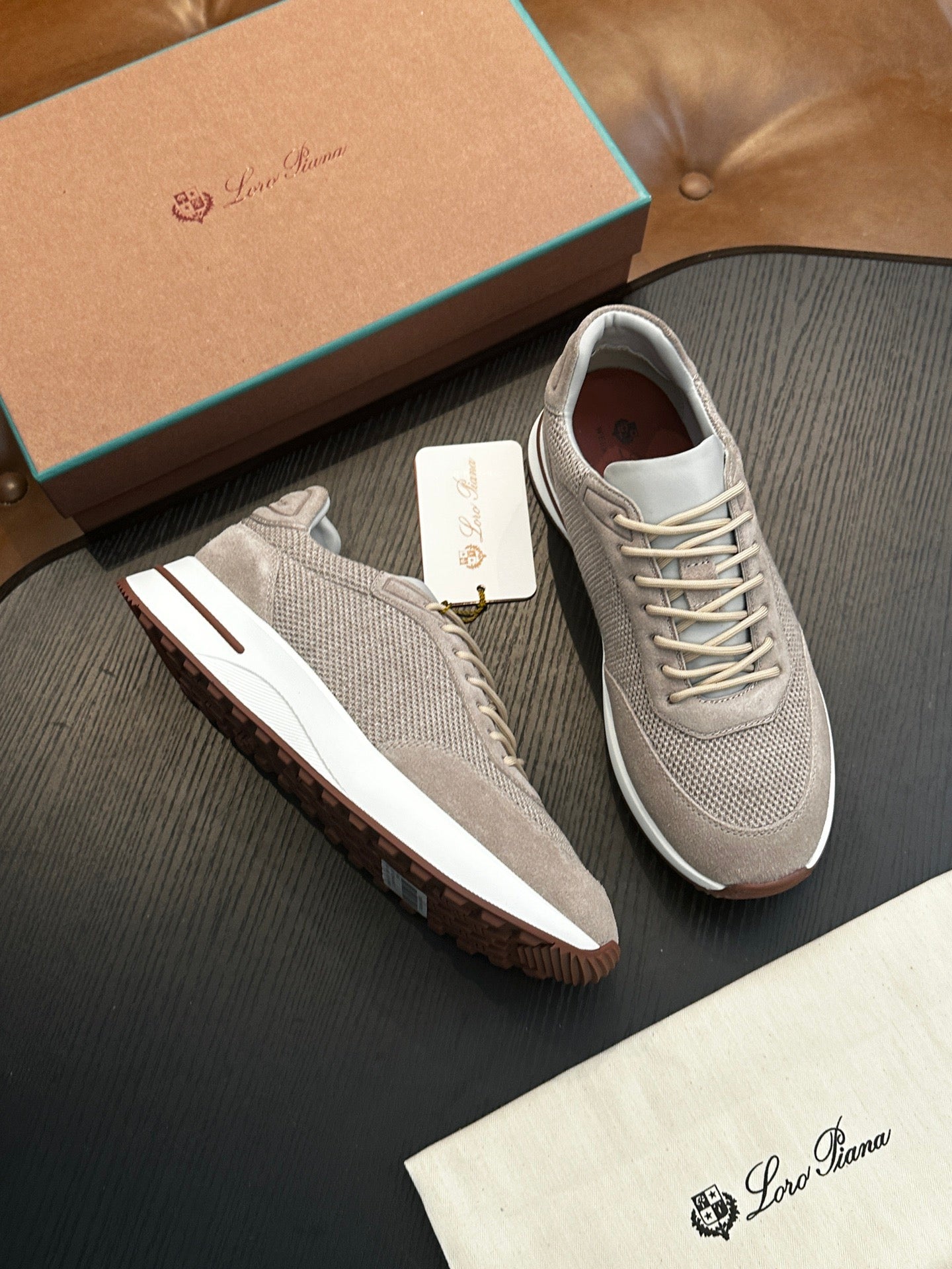 LP Sneakers