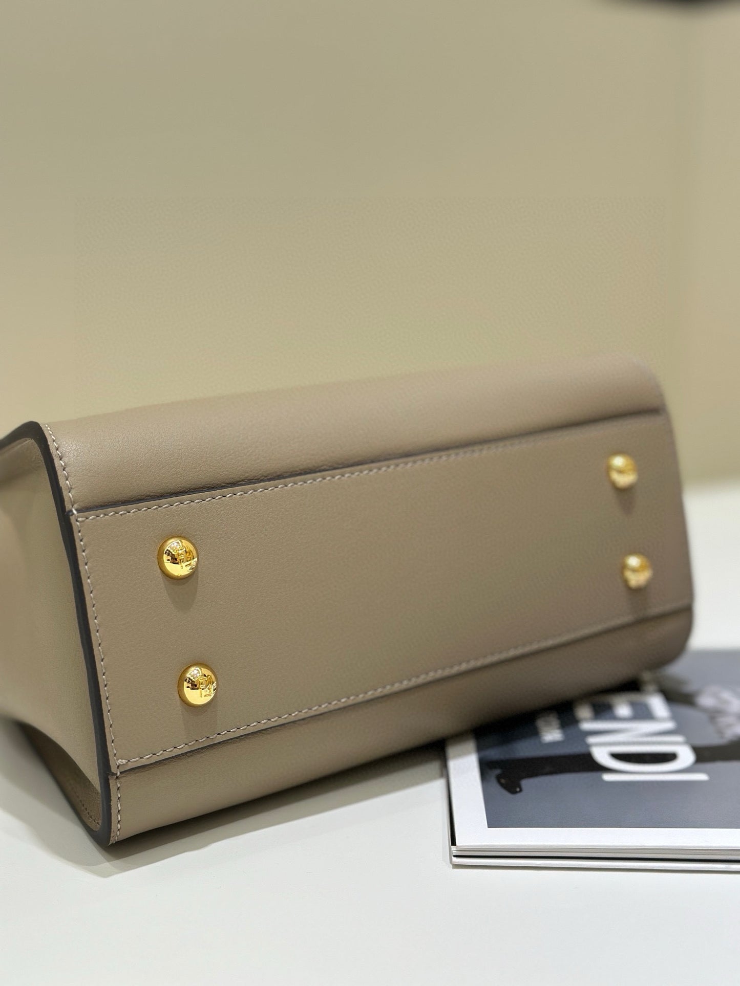 Fendi Peekaboo Bag (23x11x18 cm)