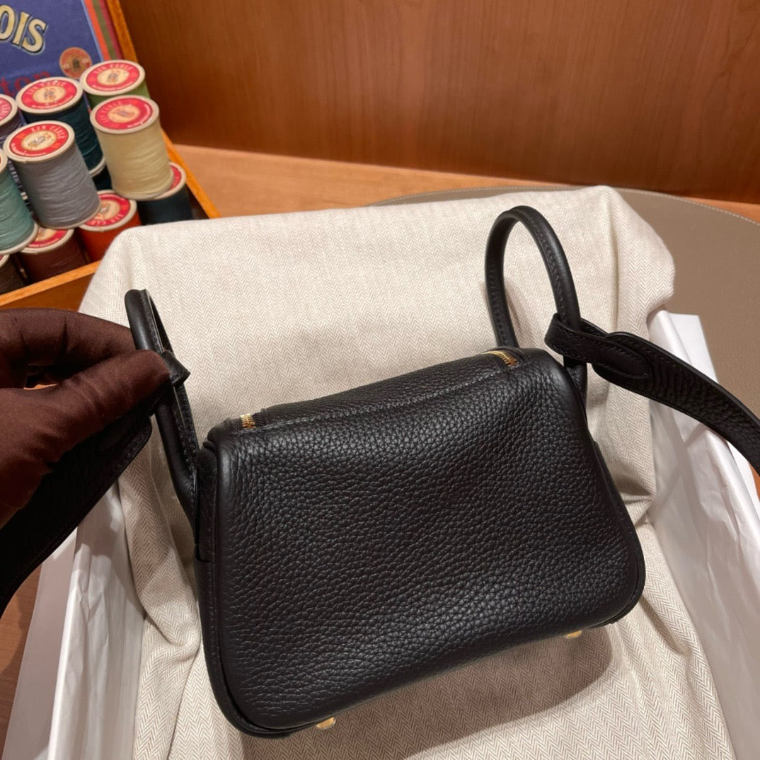 Hermes Mini Lindy, 19cm, Noir, TC Skin