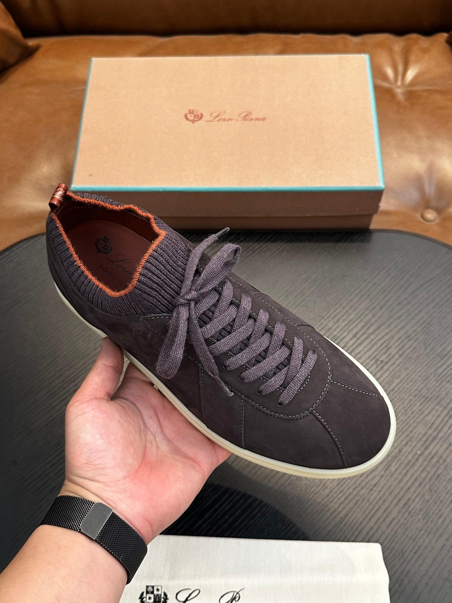 LP Sneakers