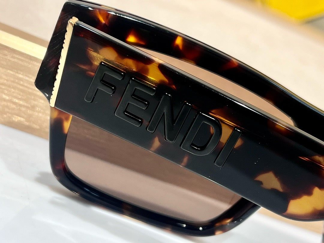 gafas de sol fendi