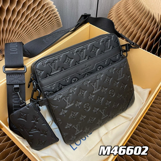 1V Messenger Bag M46602