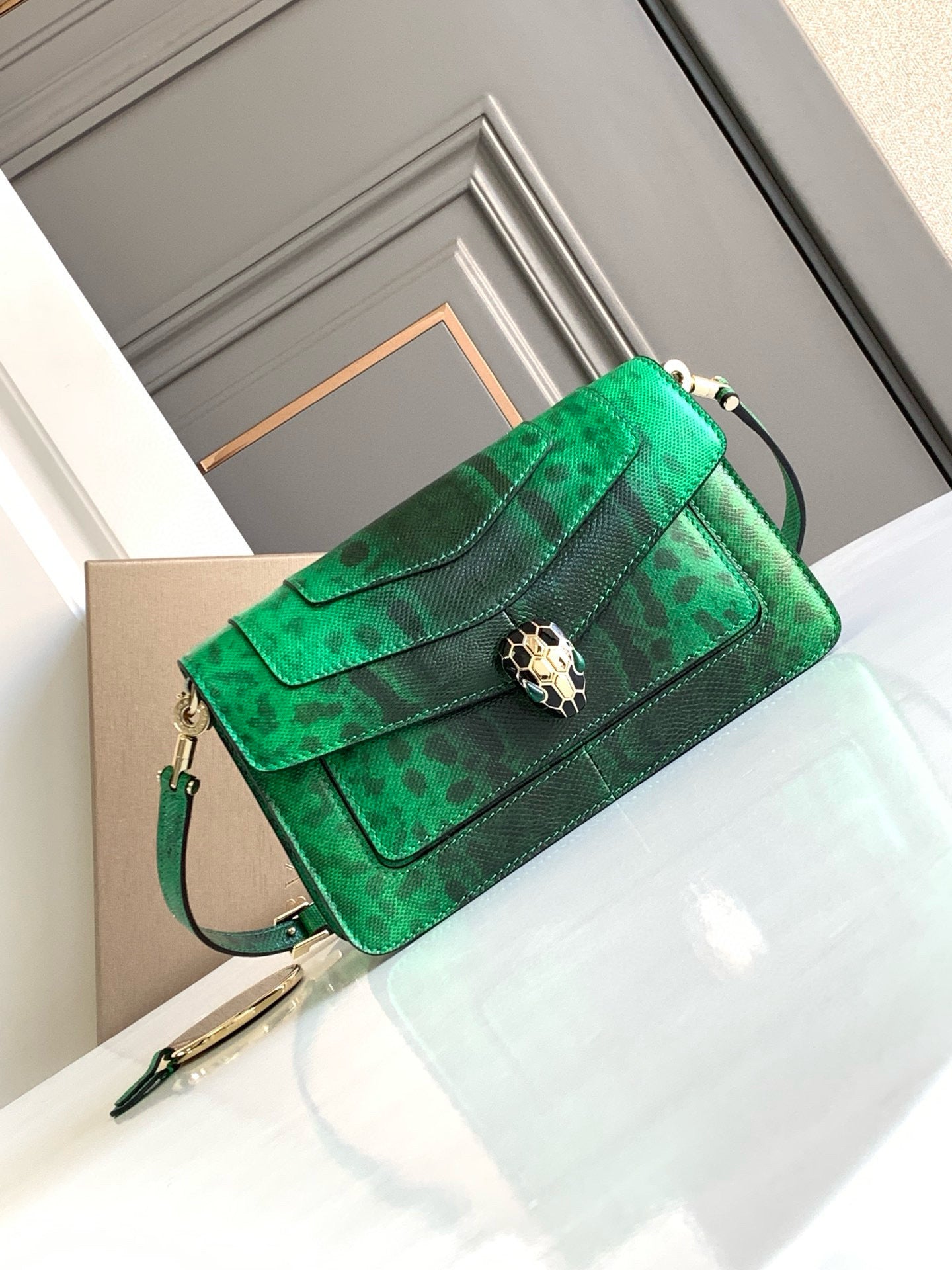 Bvlgari Serpenti Forever East-West Bag(22CM*15CM*4.5CM)