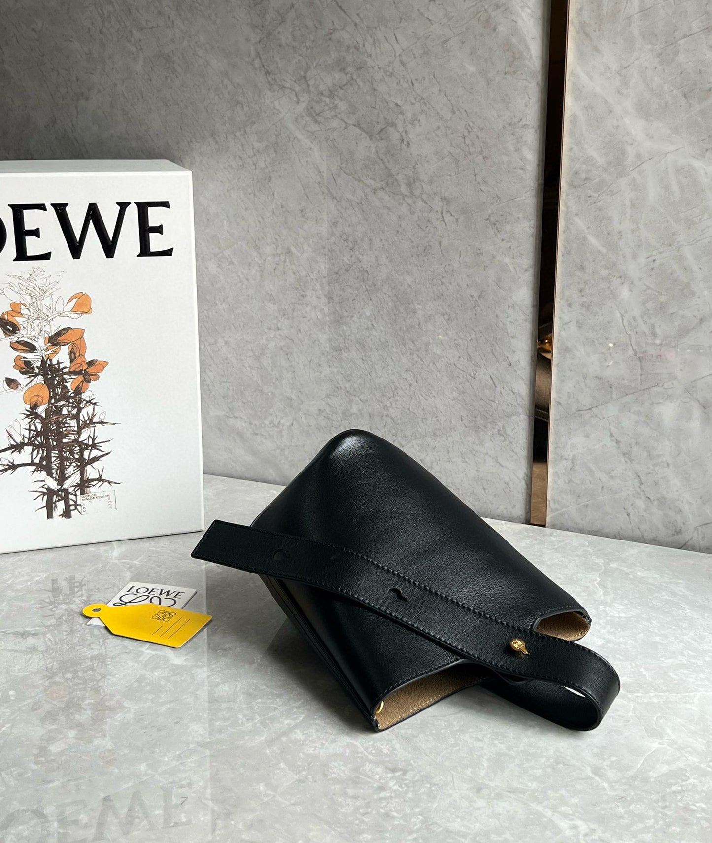 Loewe Pebble Bucket Bag(16x16x19.5cm)