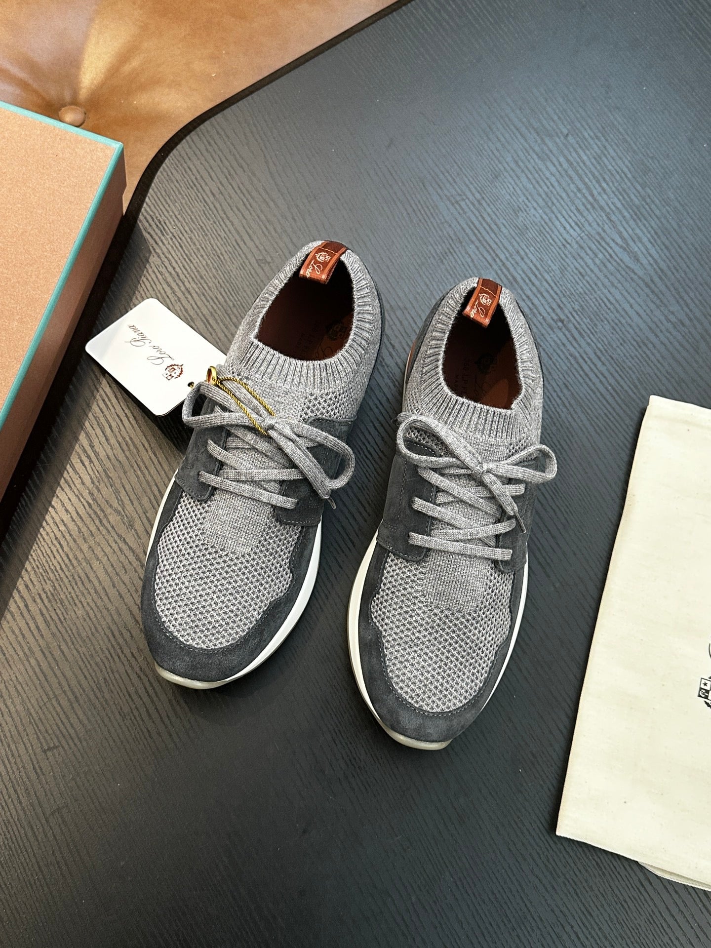 LP Sneakers