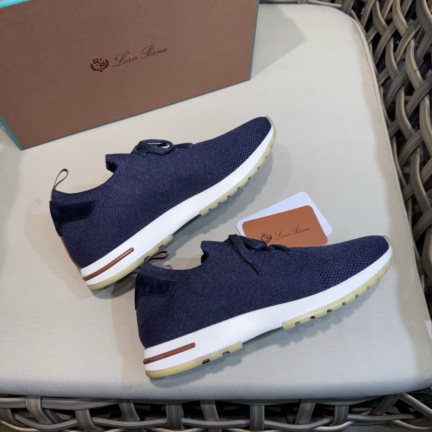 LP Sneakers