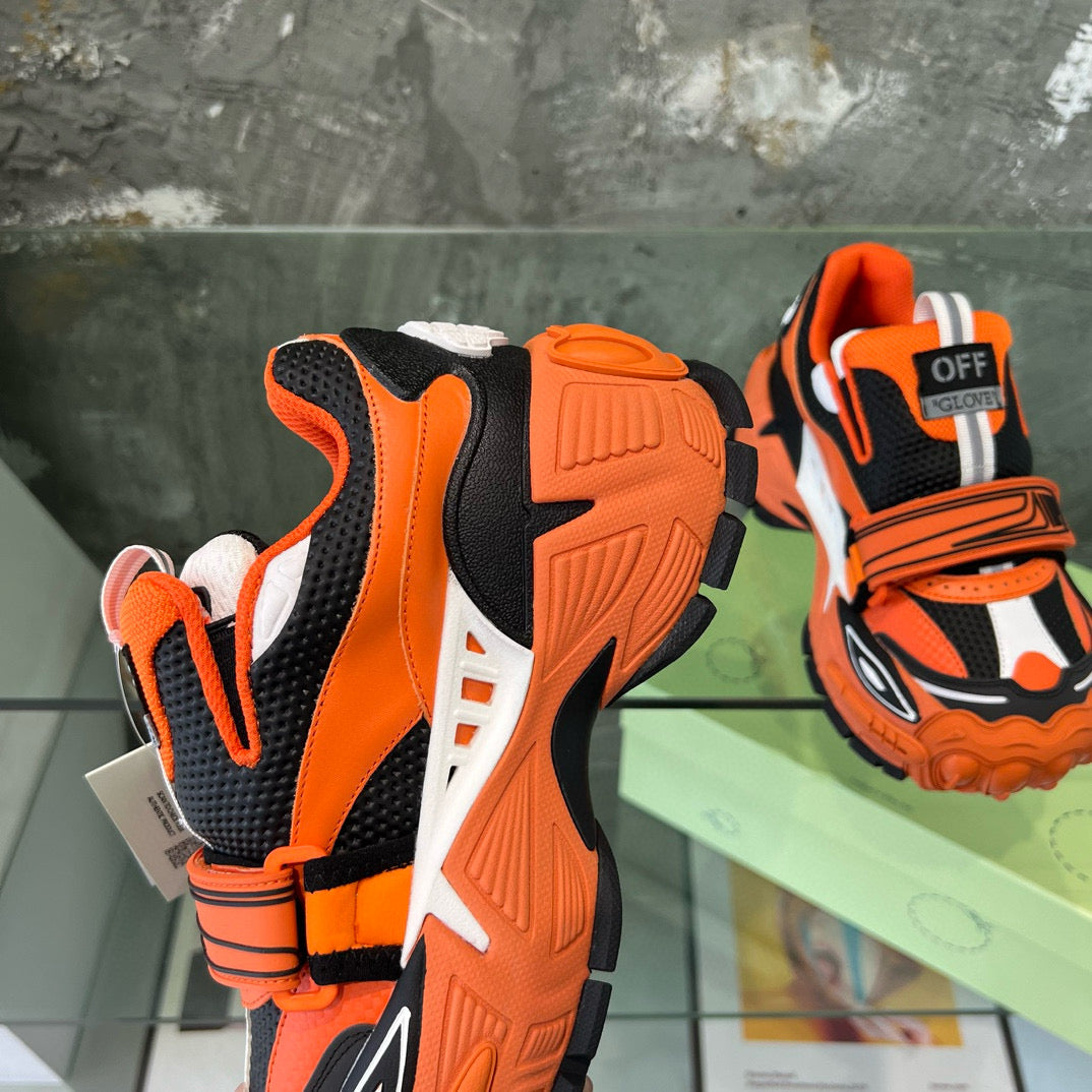 Off-White Sneaker