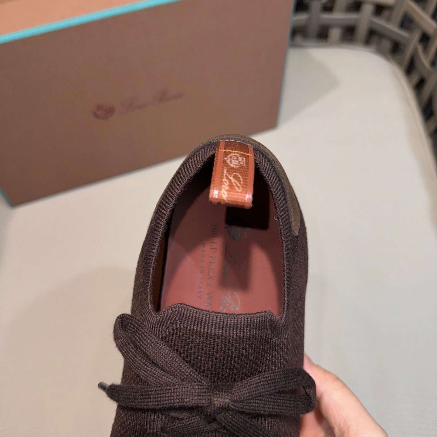 LP Sneakers