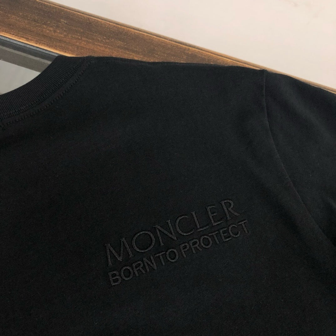 Moncler T-shirt