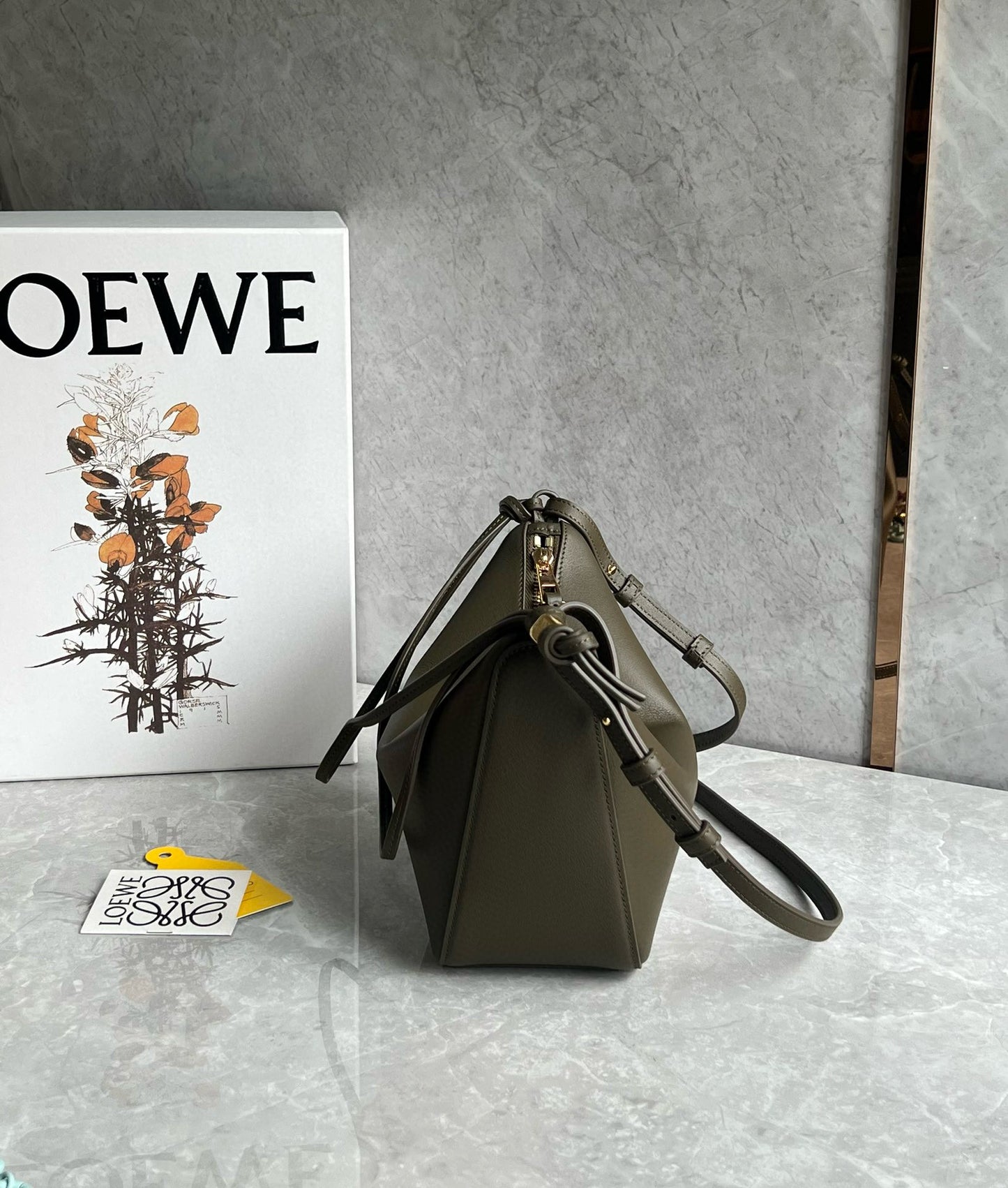 Loewe Hammock Hobo Bag(28x17x9.5cm)