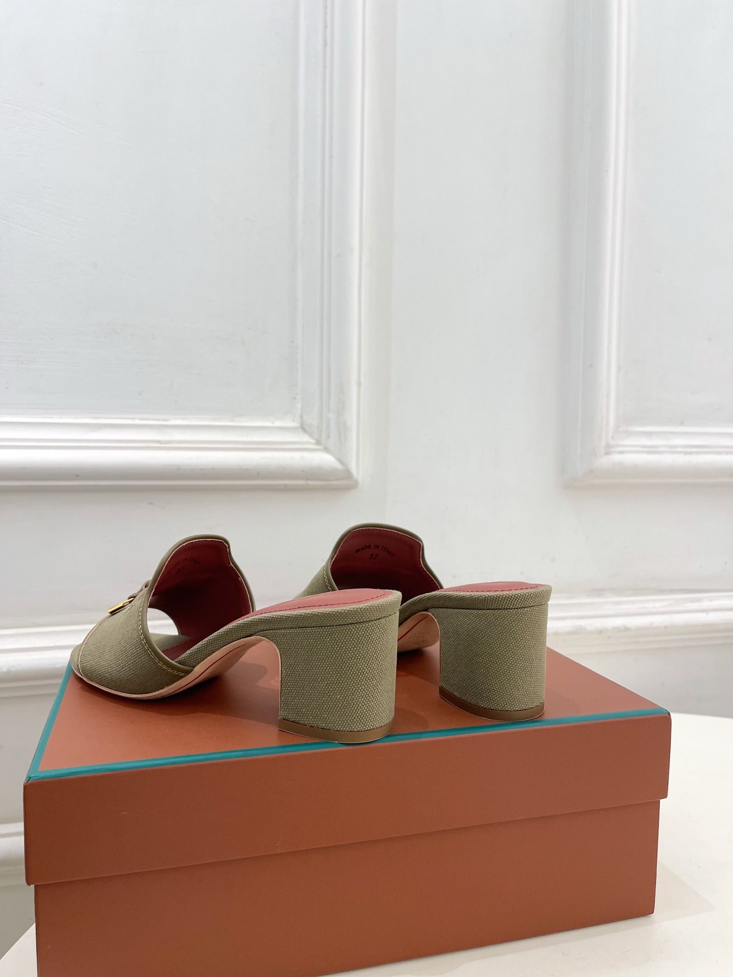 LP Sandals
