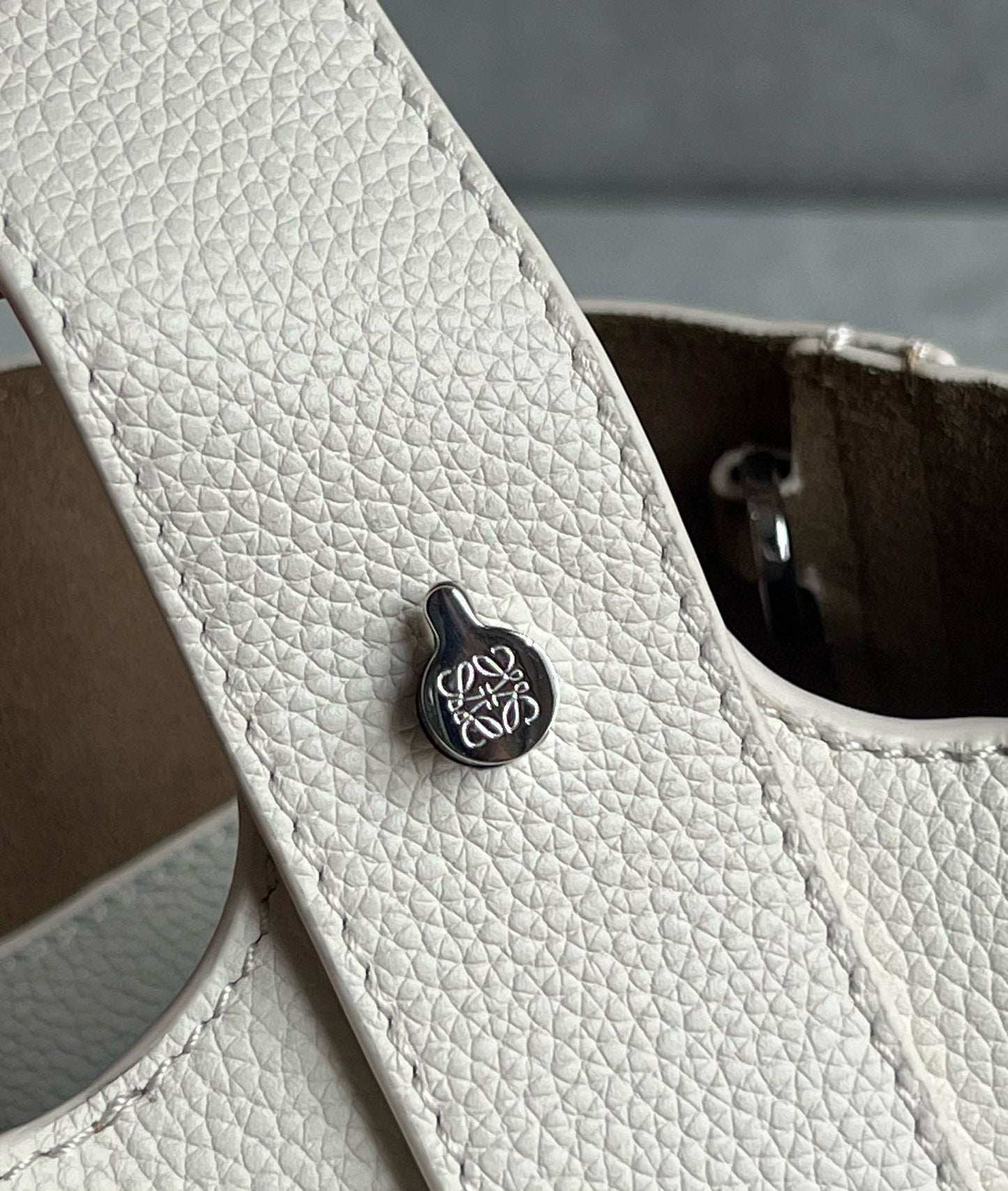 Loewe Pebble Bucket Bag(16x16x19.5cm)