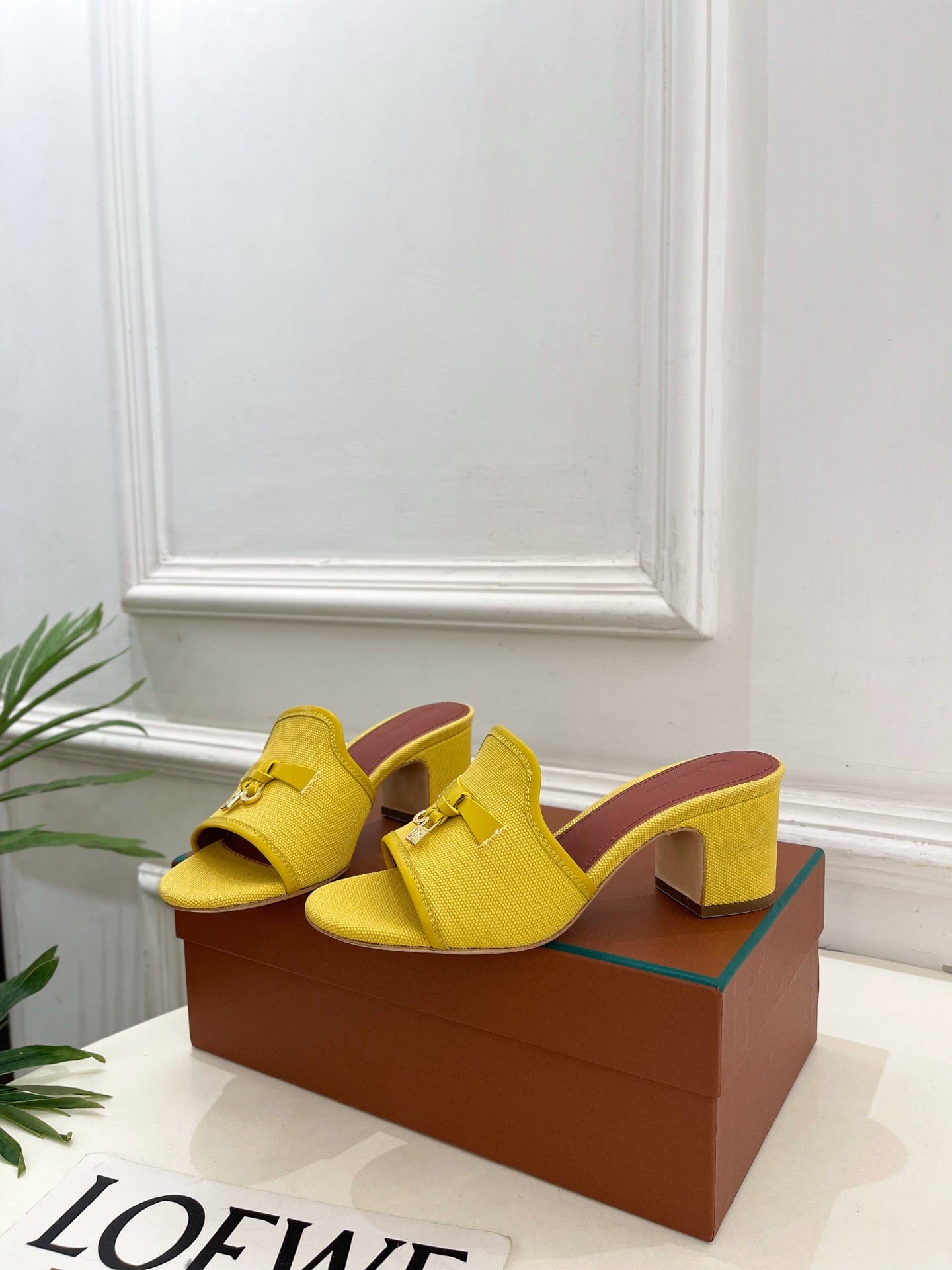 LP Sandals