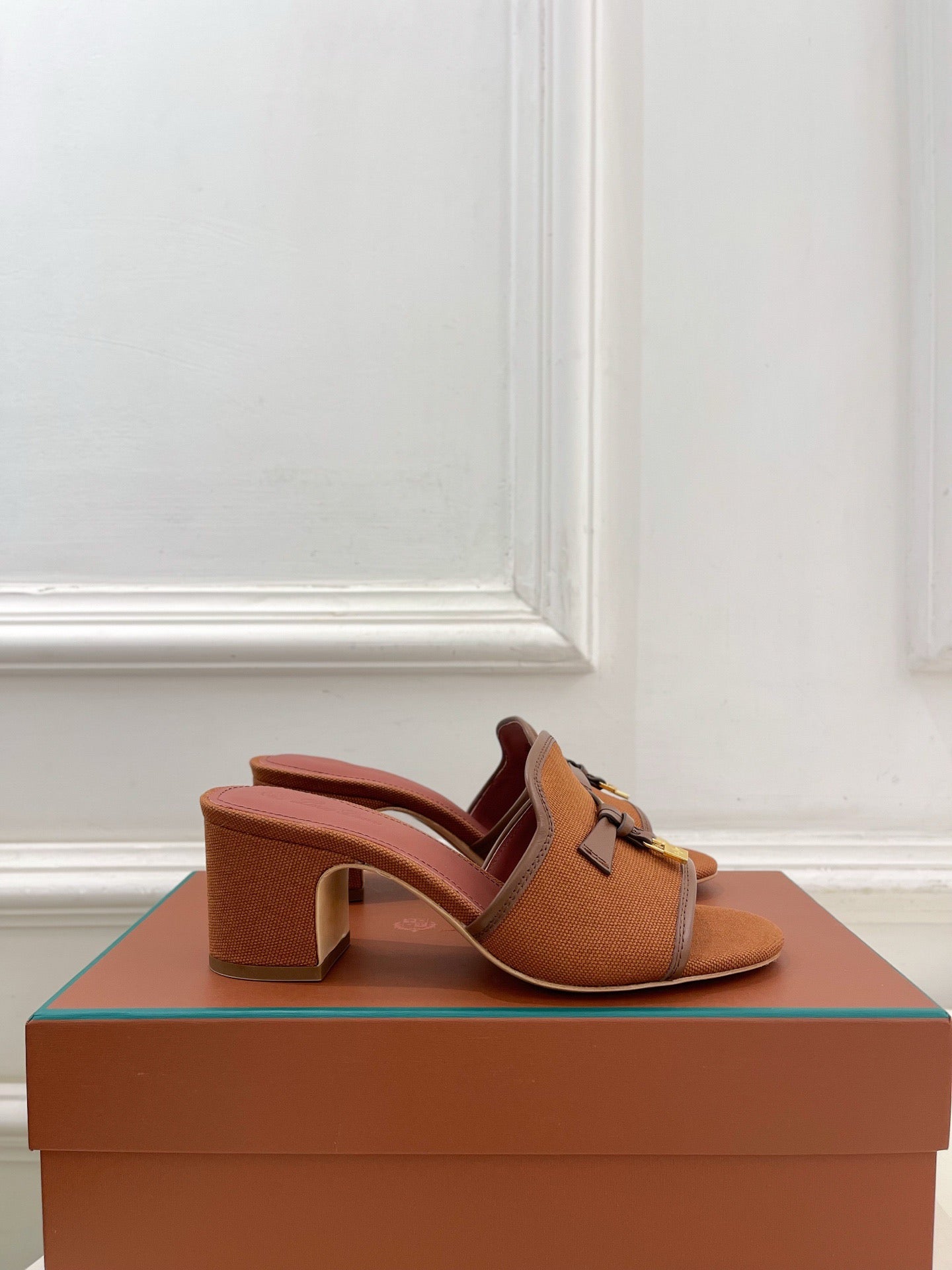 LP Sandals
