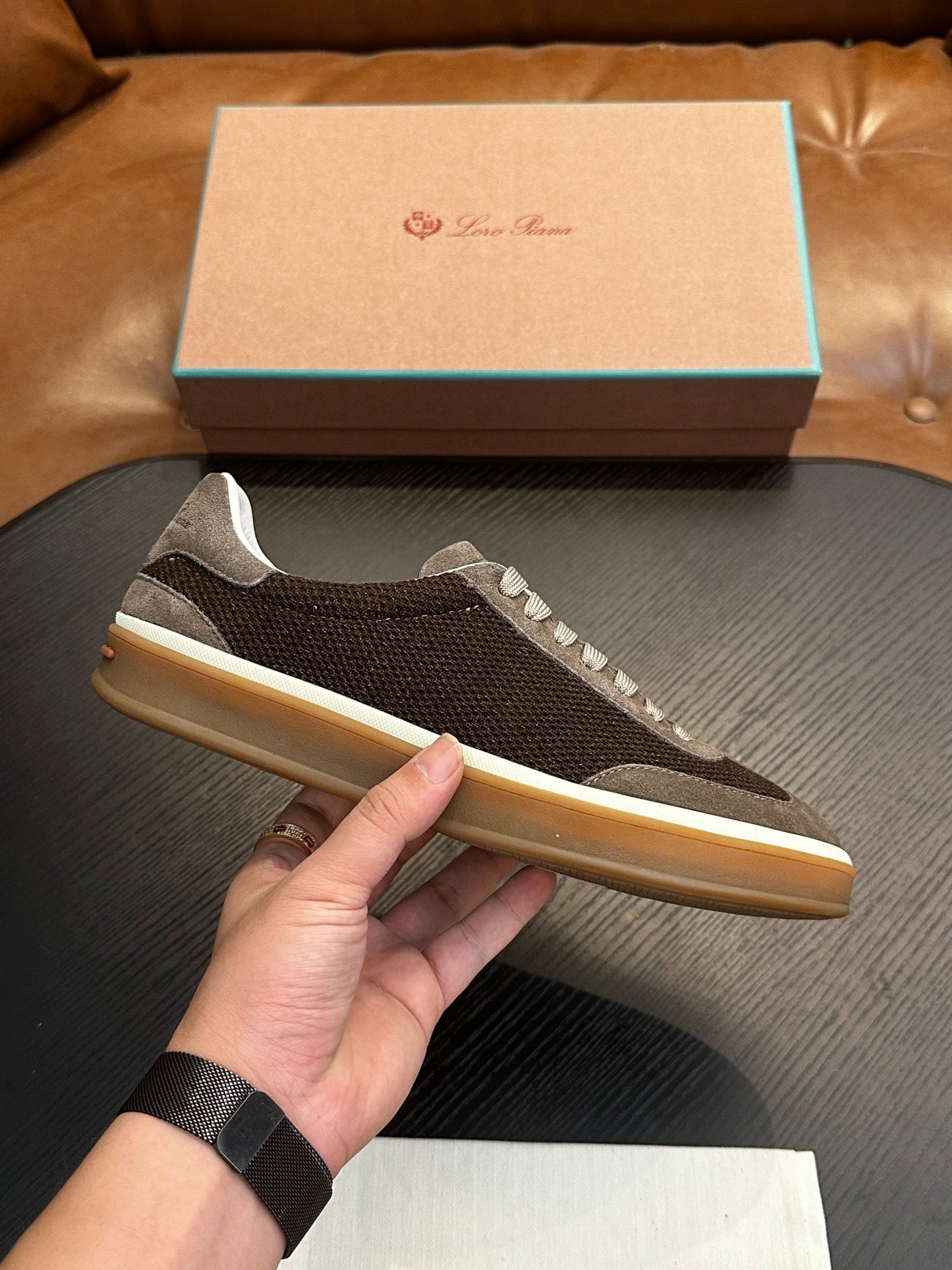 LP Sneakers
