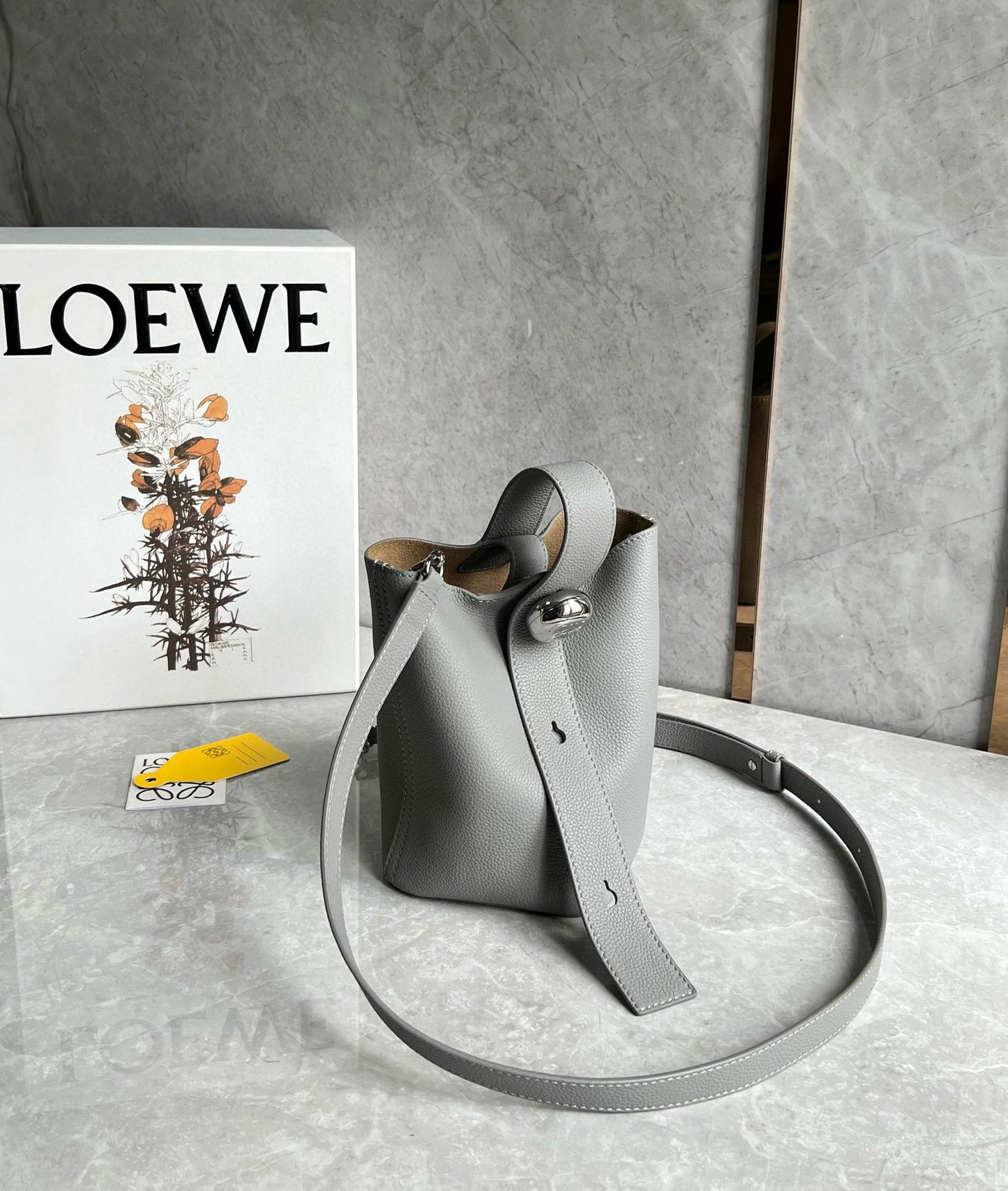 Loewe Pebble Bucket Bag(16x16x19.5cm)