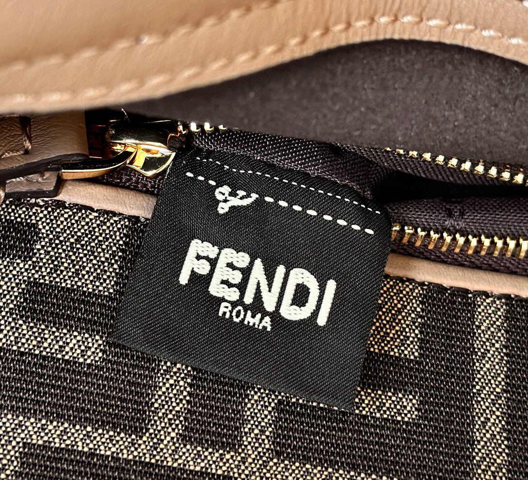 Fendi Peekaboo Bag (23x12x19 cm)